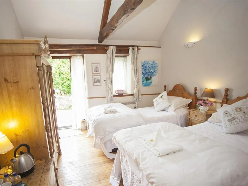 Bedroom, Bed in Beeches Farmhouse Country Cottages & Rooms