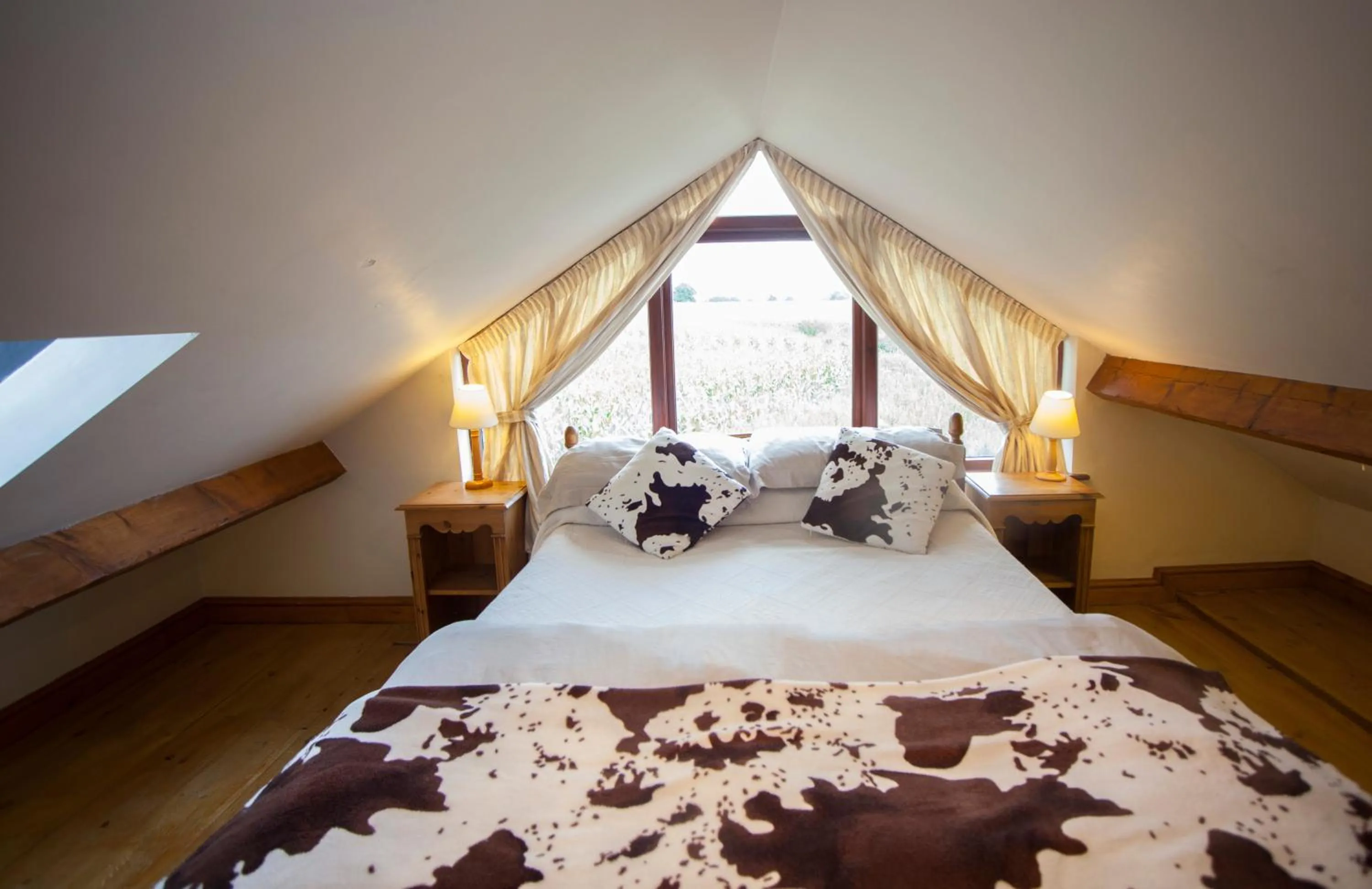 Bedroom, Bed in Beeches Farmhouse Country Cottages & Rooms