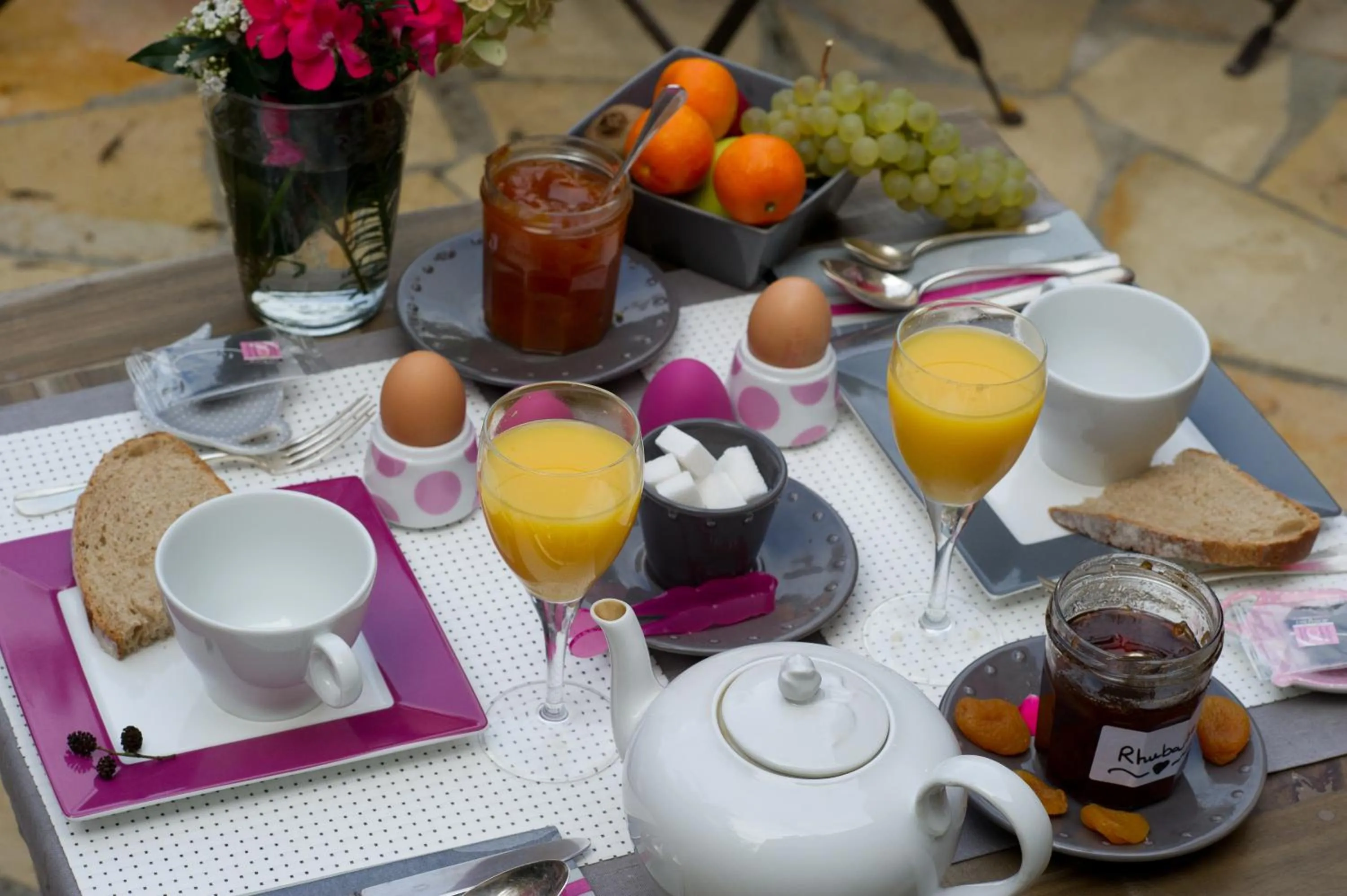 Breakfast in Côté Jardin - Chambres d'hôtes