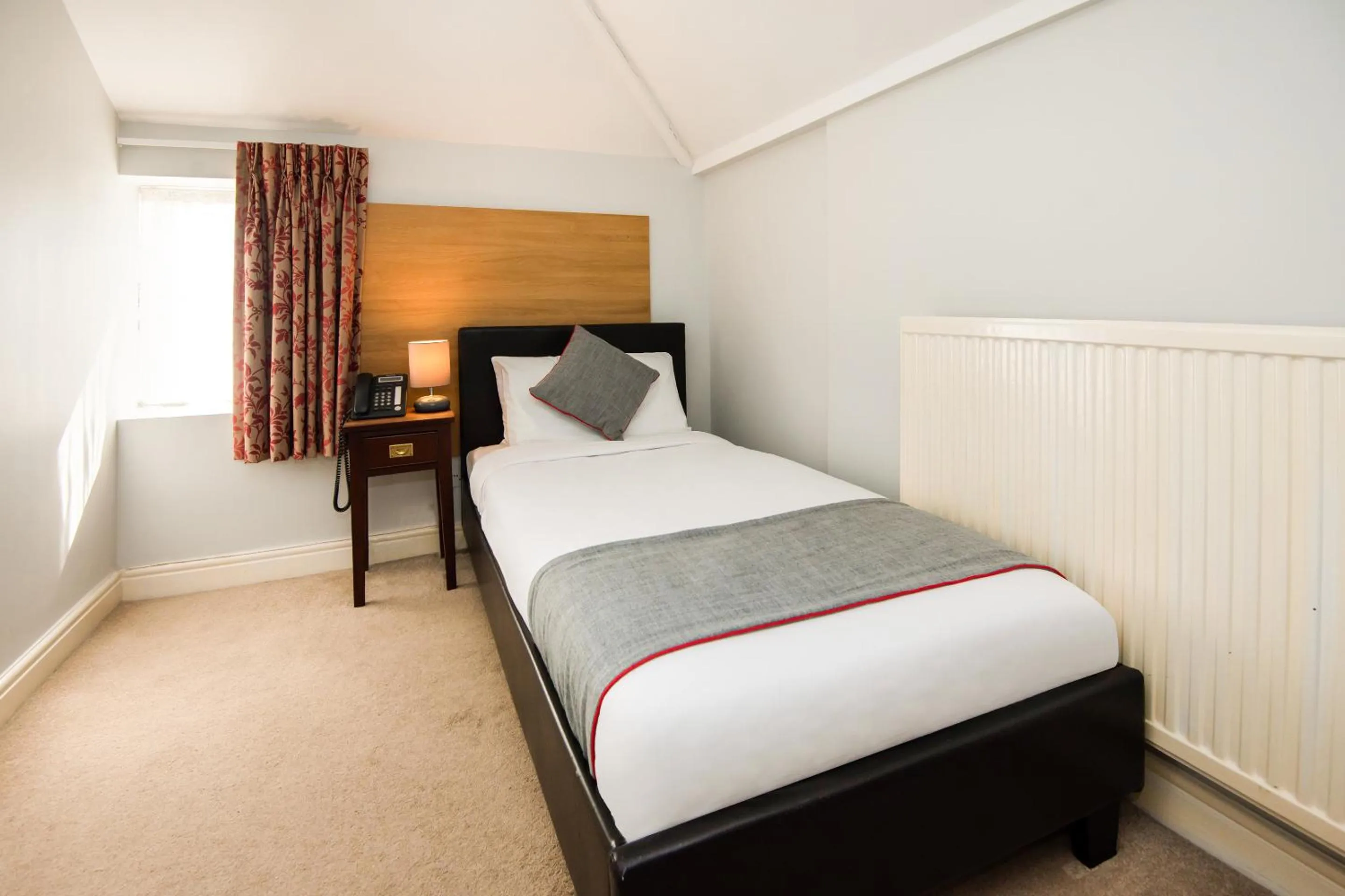 Bedroom, Bed in The Regency, Clifton Bristol by Belvilla