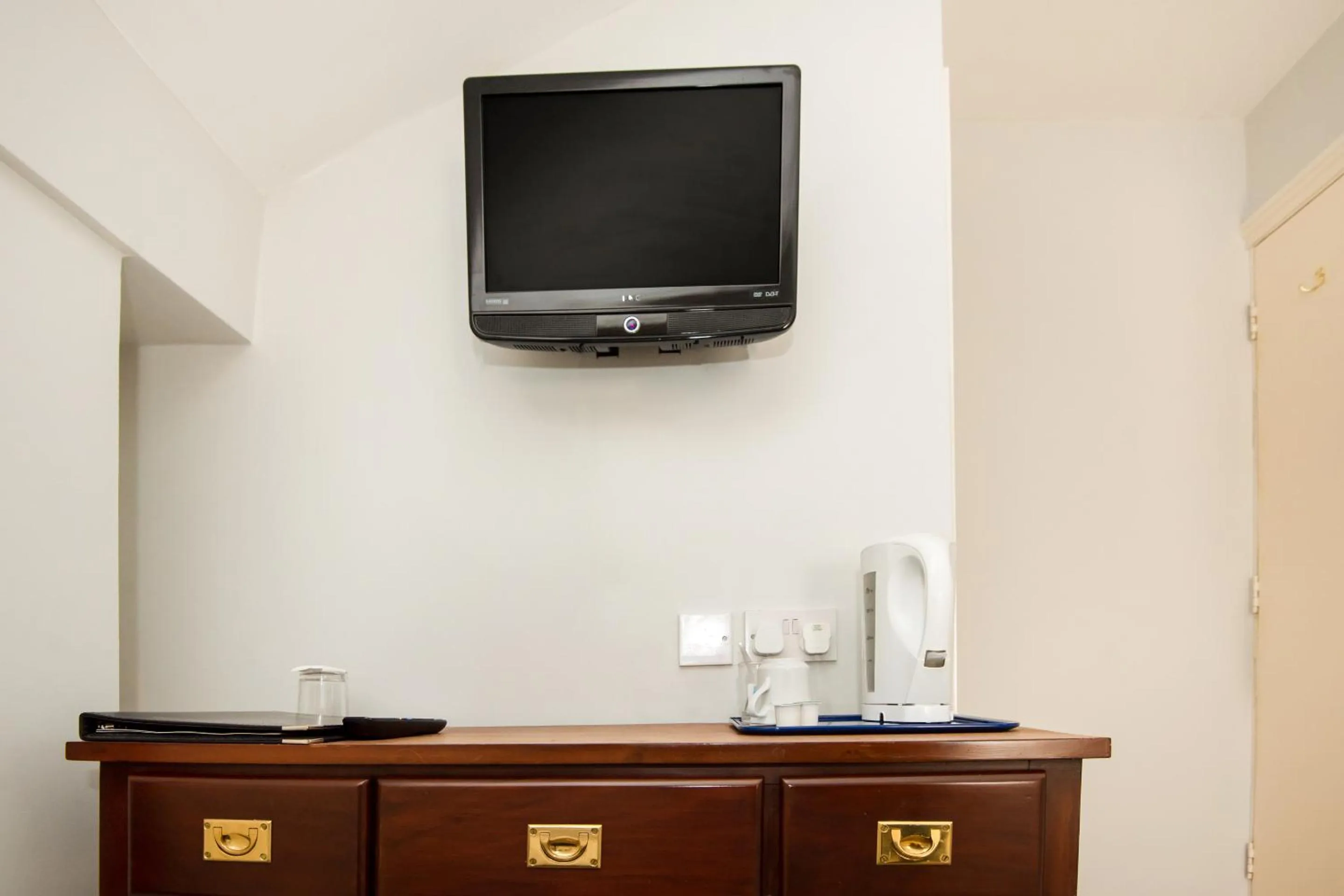 TV and multimedia in The Regency, Clifton Bristol by Belvilla