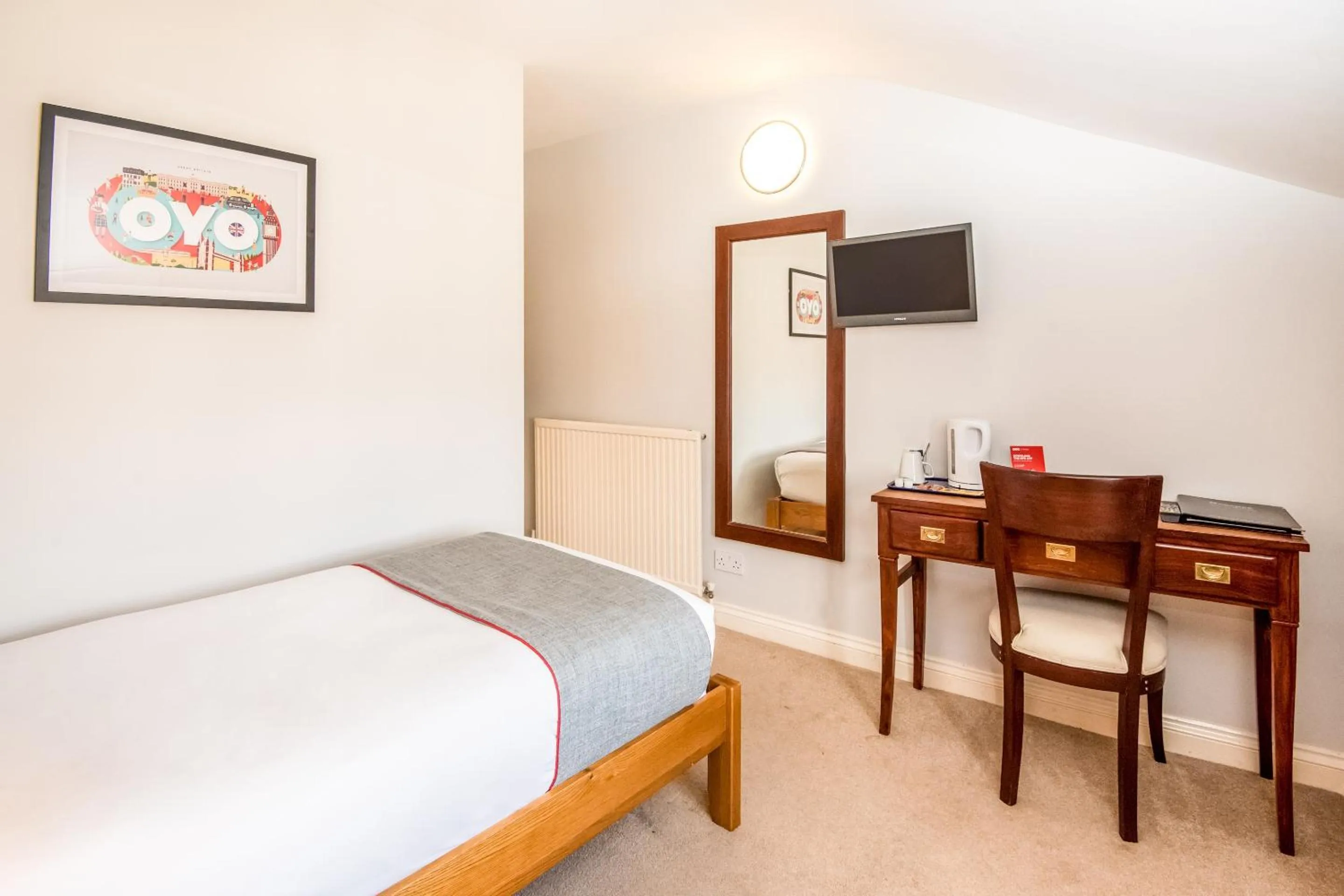 Bedroom, Bed in The Regency, Clifton Bristol by Belvilla