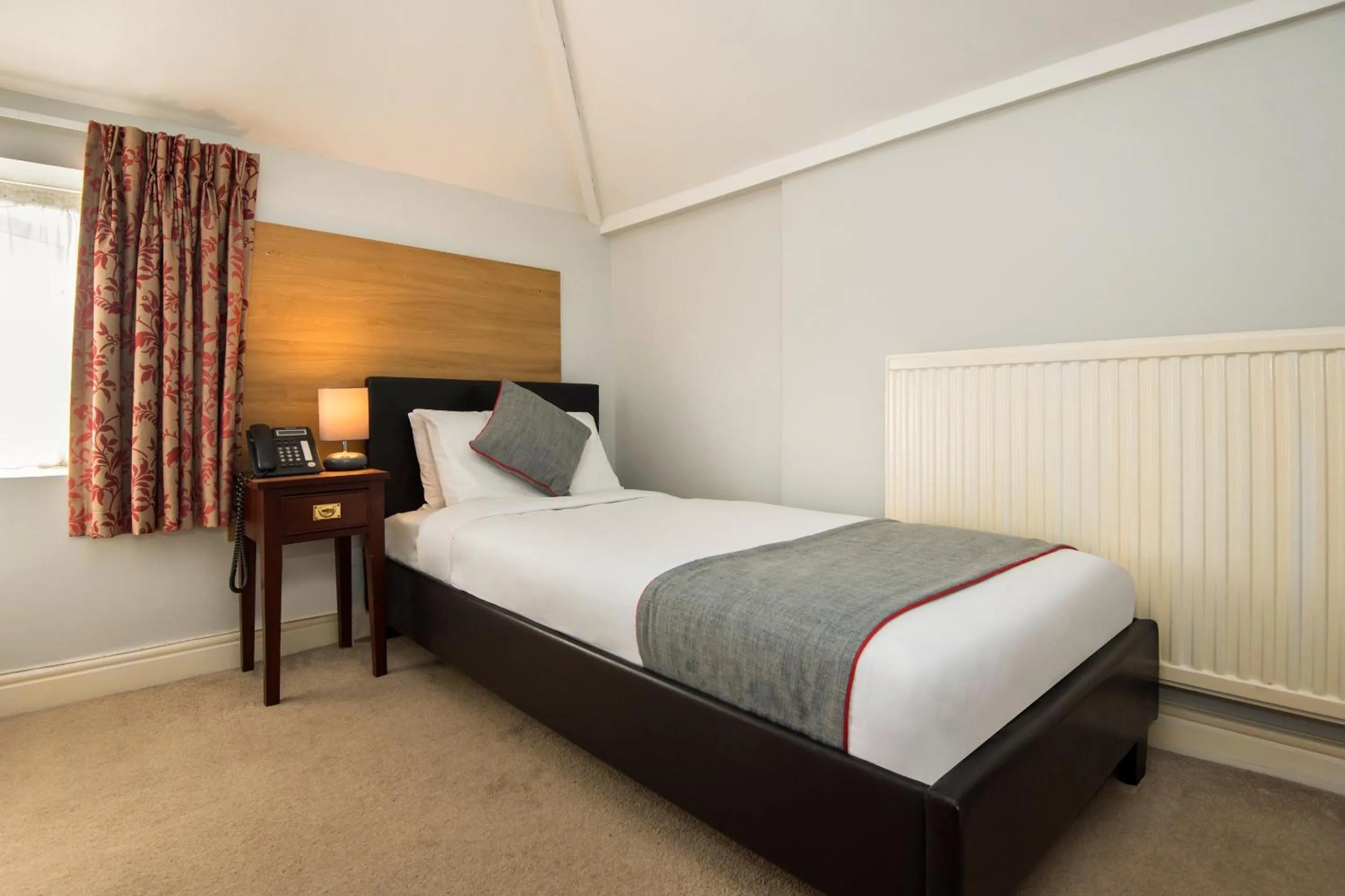 Bedroom, Bed in The Regency, Clifton Bristol by Belvilla