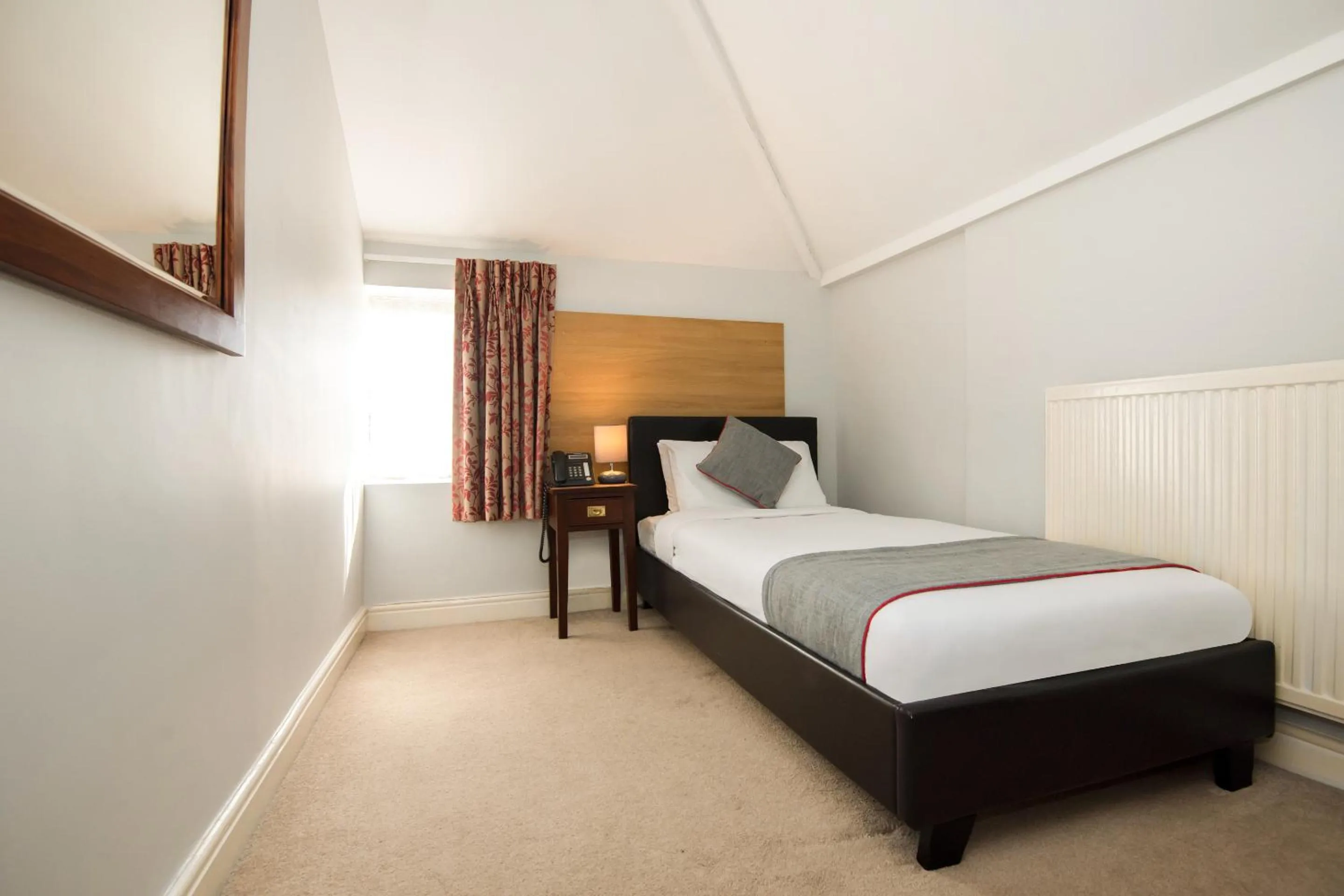 Bedroom, Bed in The Regency, Clifton Bristol by Belvilla