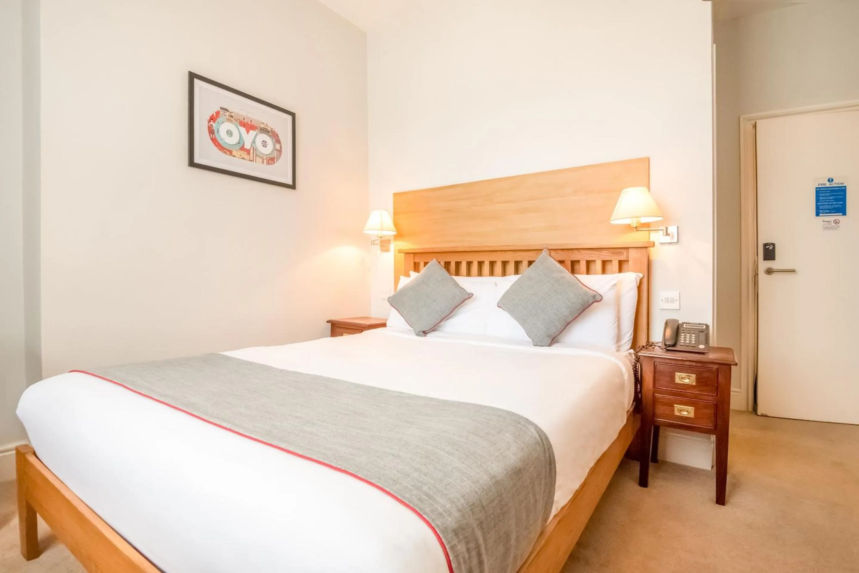 Bedroom, Bed in The Regency, Clifton Bristol by Belvilla