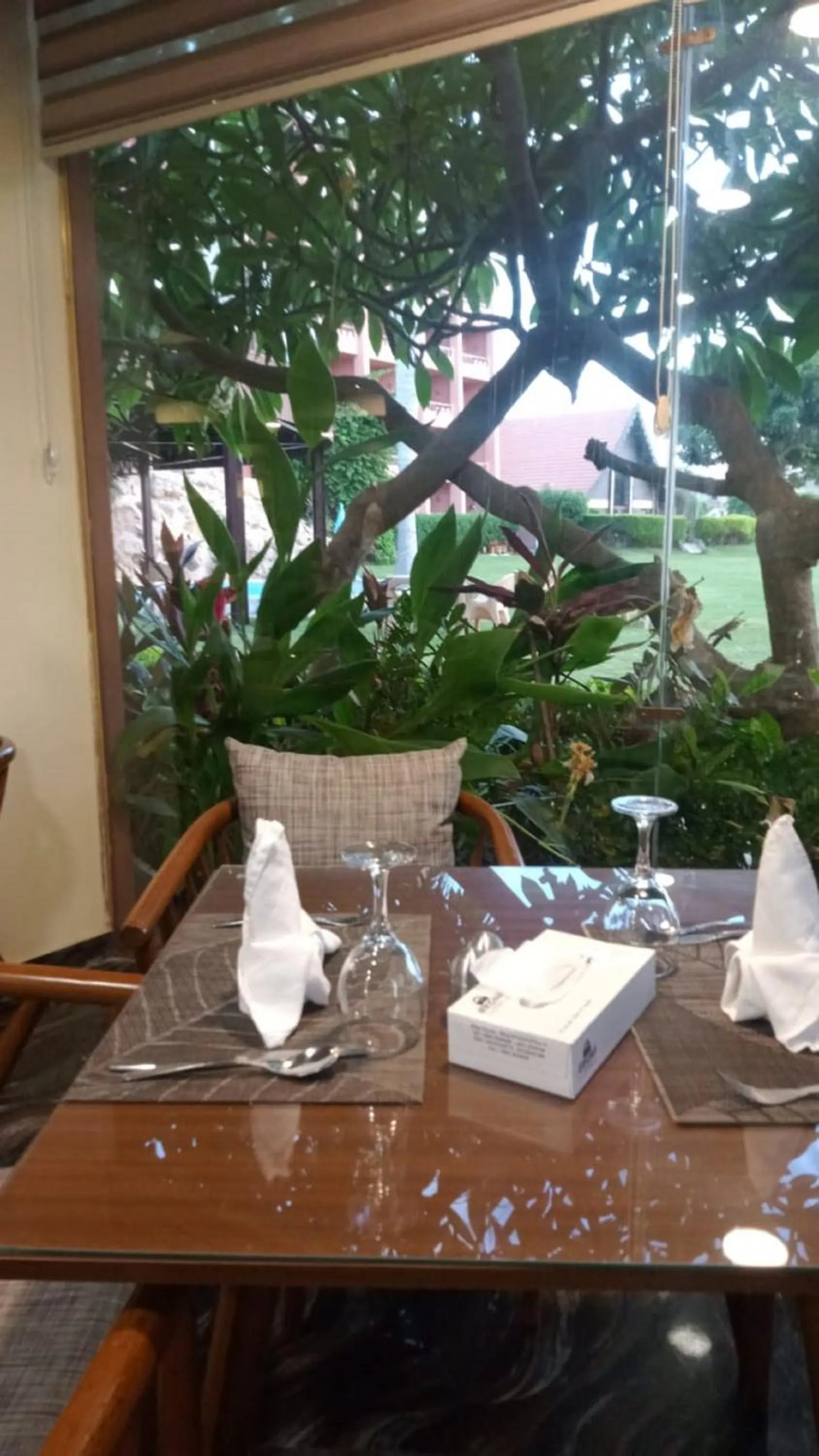 Restaurant/places to eat in Africana Hotel & Spa