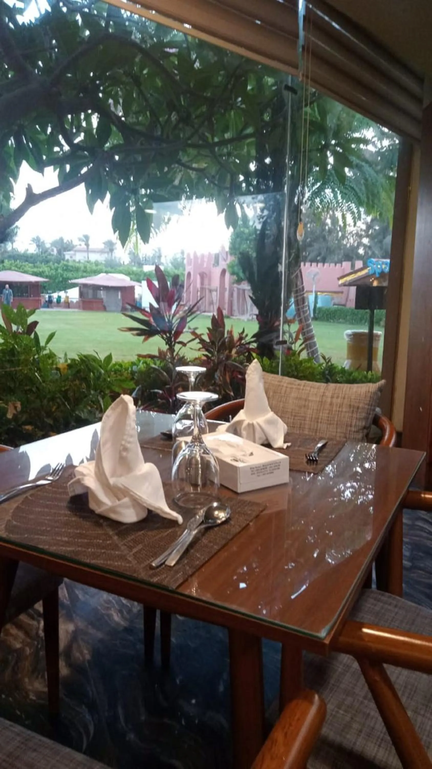 Restaurant/places to eat in Africana Hotel & Spa