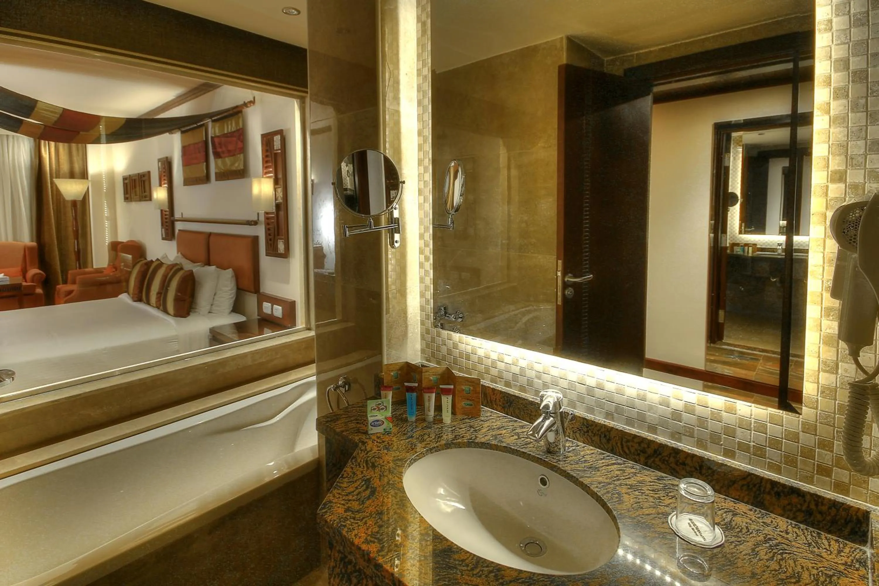 Shower, Bed in Africana Hotel & Spa