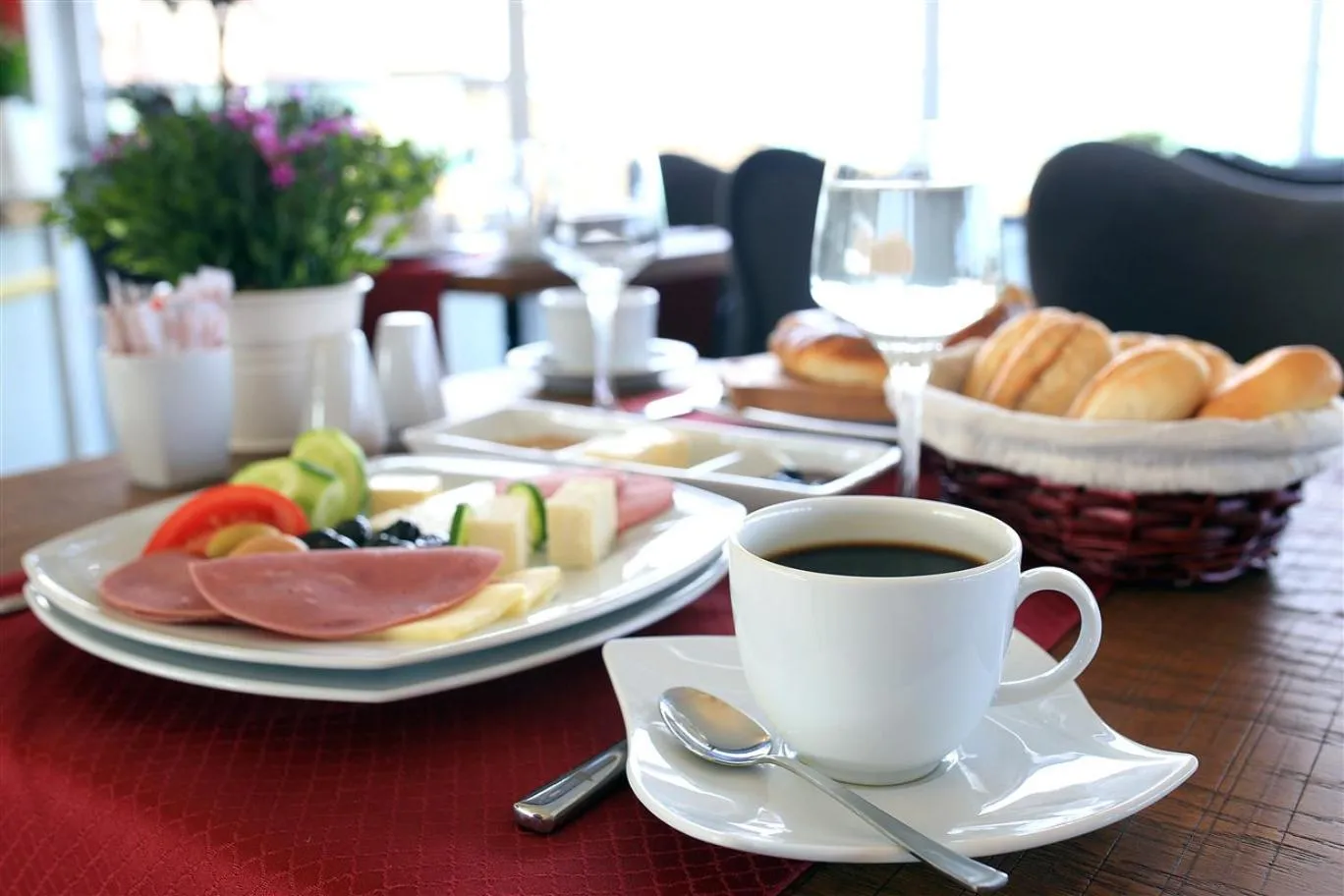 Restaurant/places to eat in SVEO Business Hotel