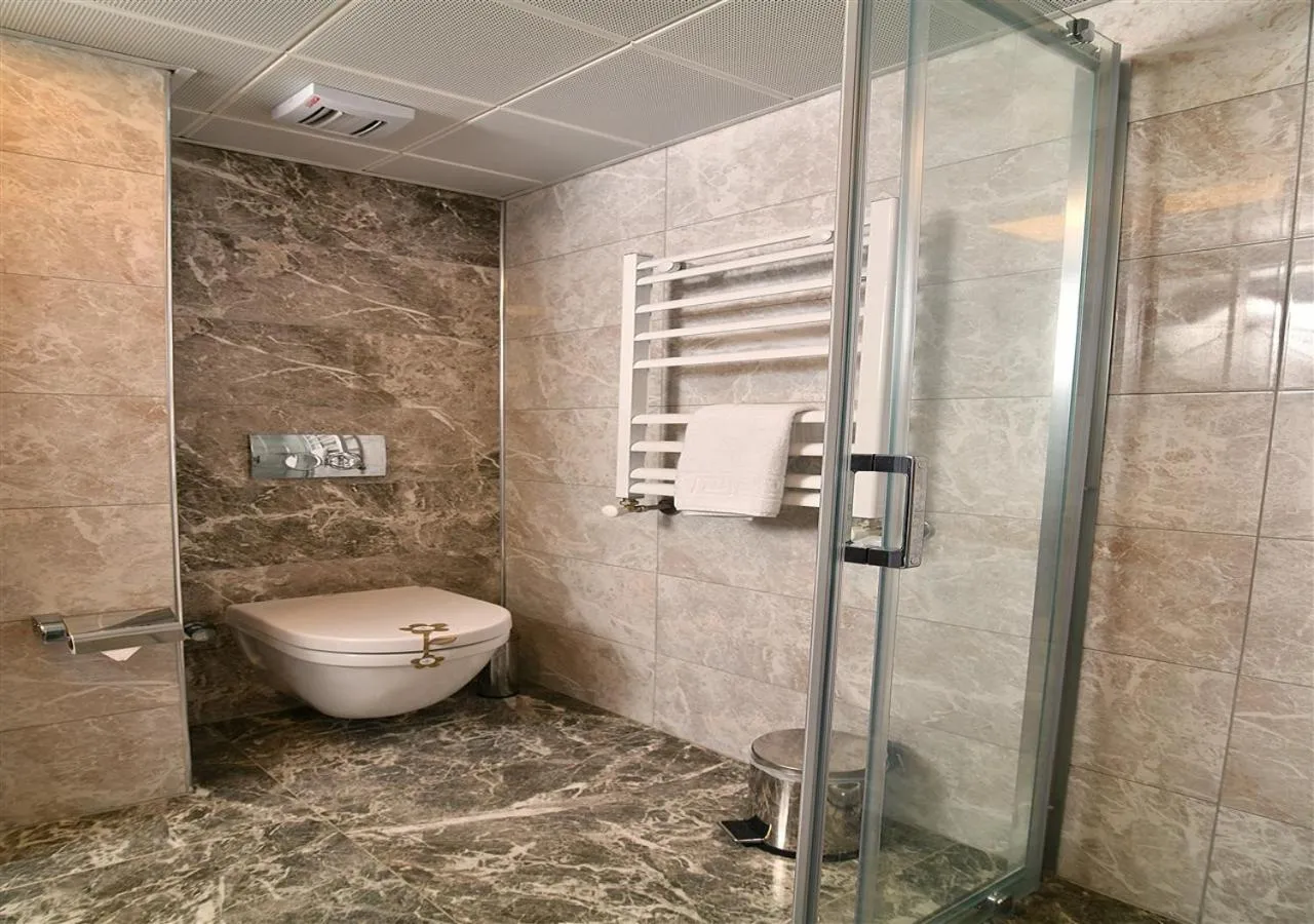 Shower in SVEO Business Hotel