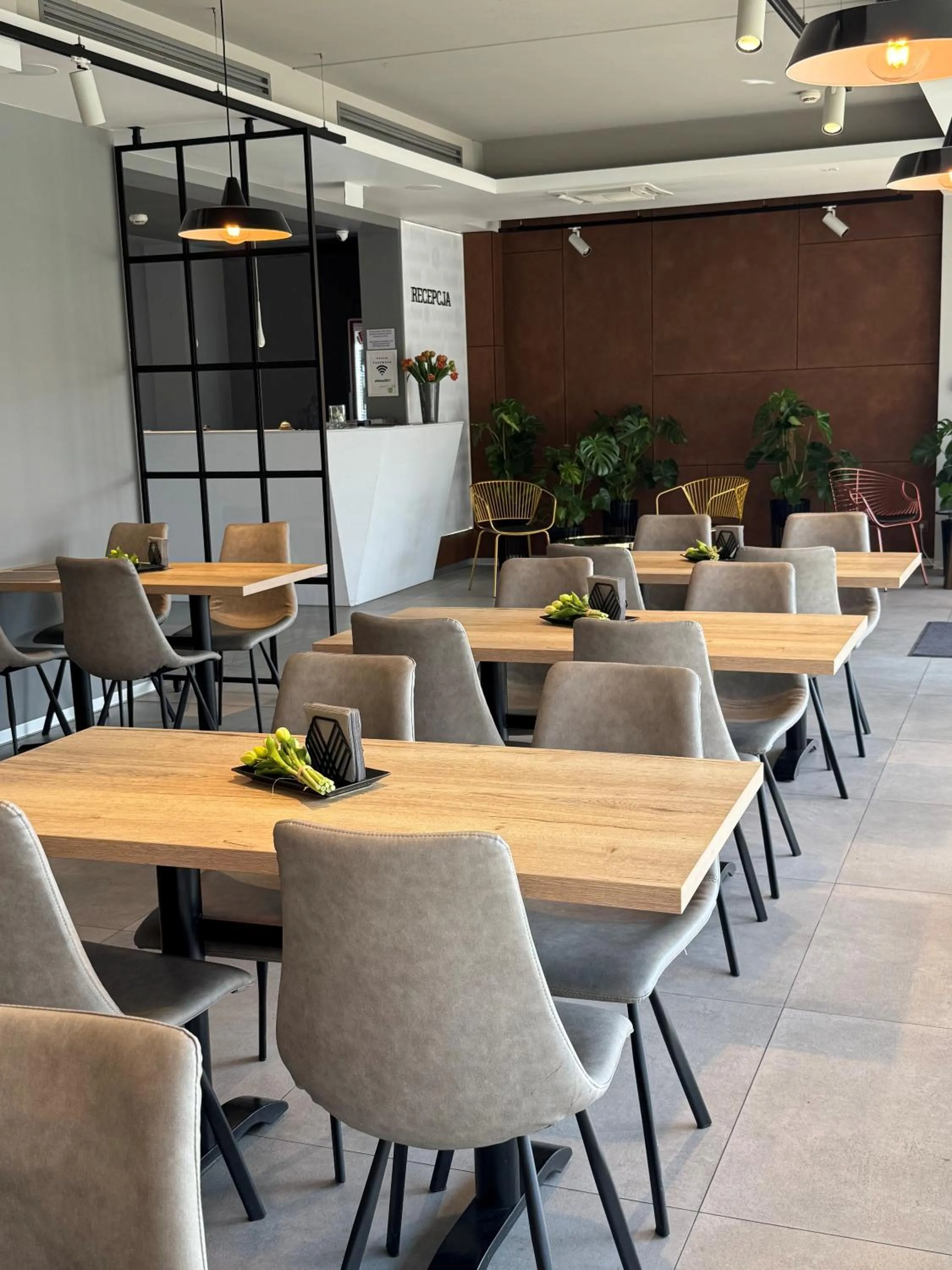 Restaurant/places to eat in Abton Hotel