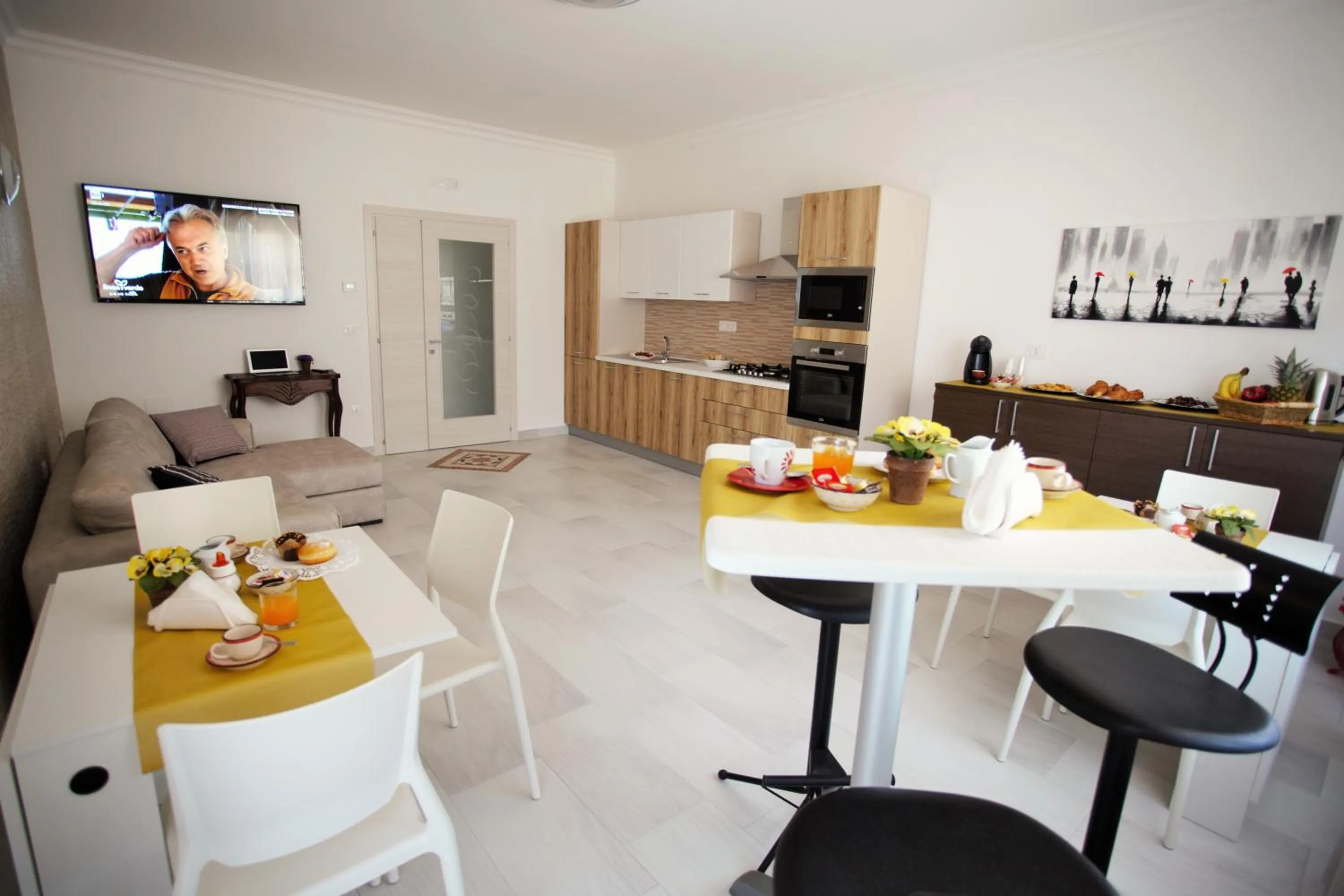 Breakfast in Central Apartments