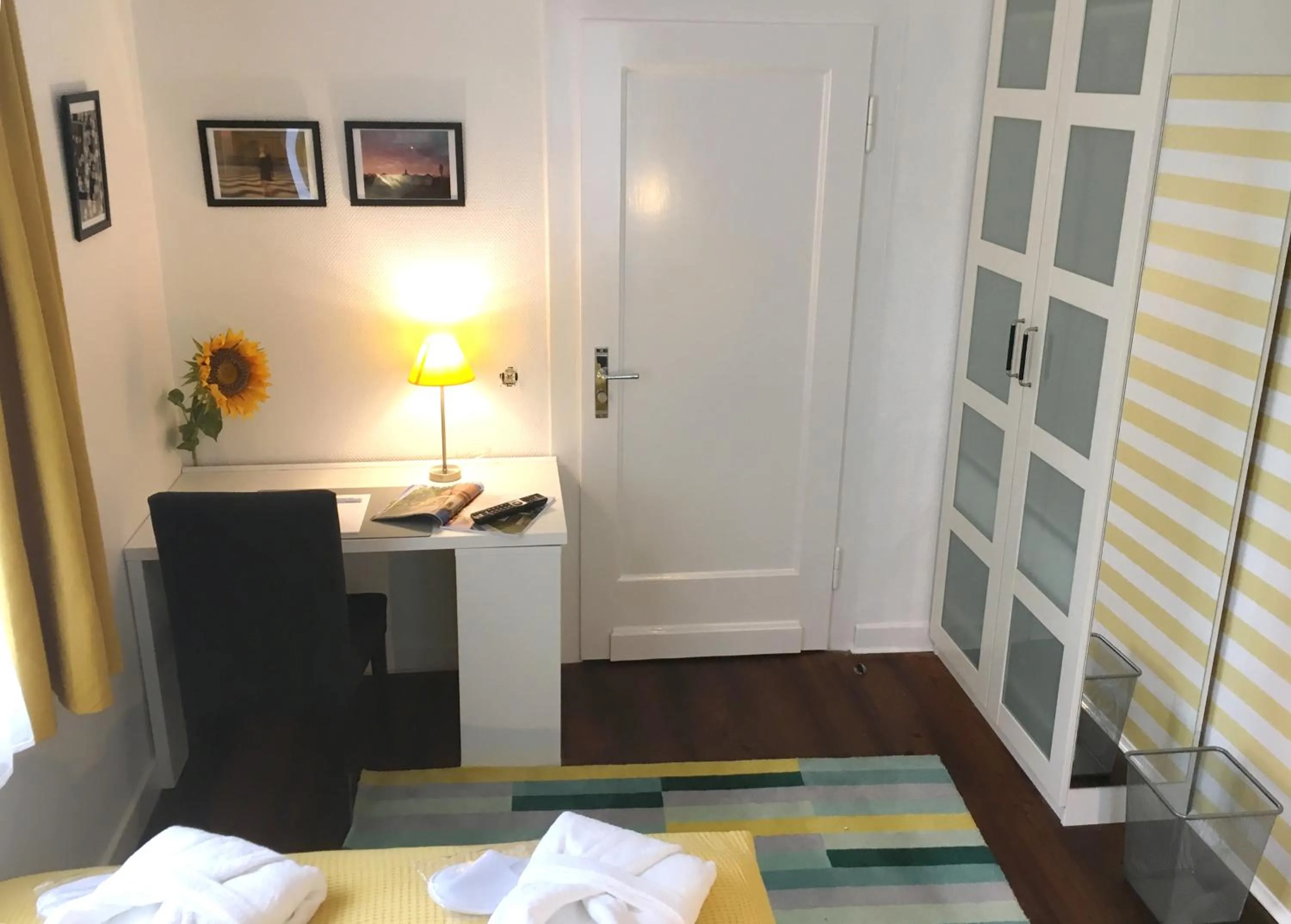 Seating area, Bed in Lilis kleines Hotel