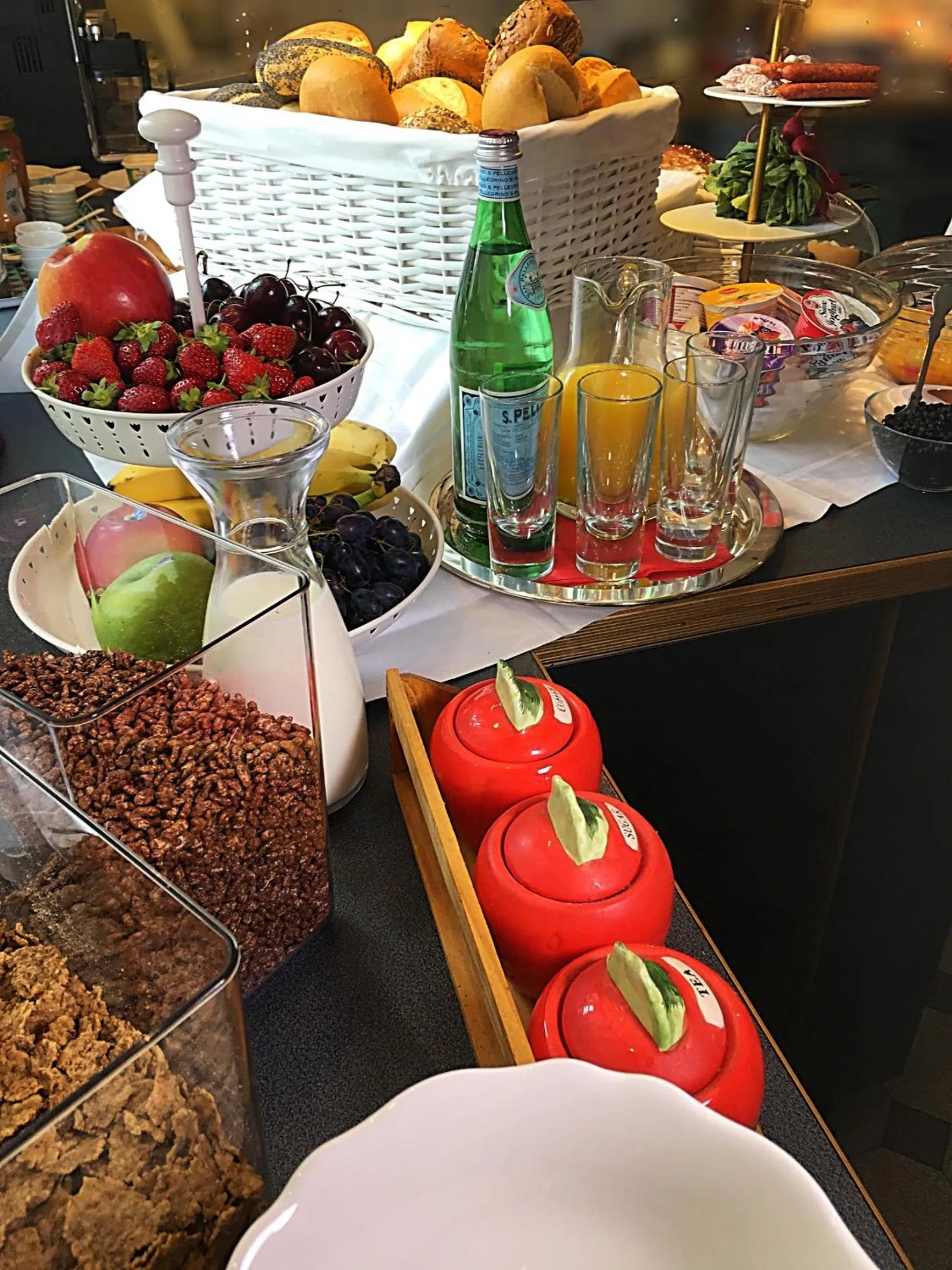 Buffet breakfast in Lilis kleines Hotel