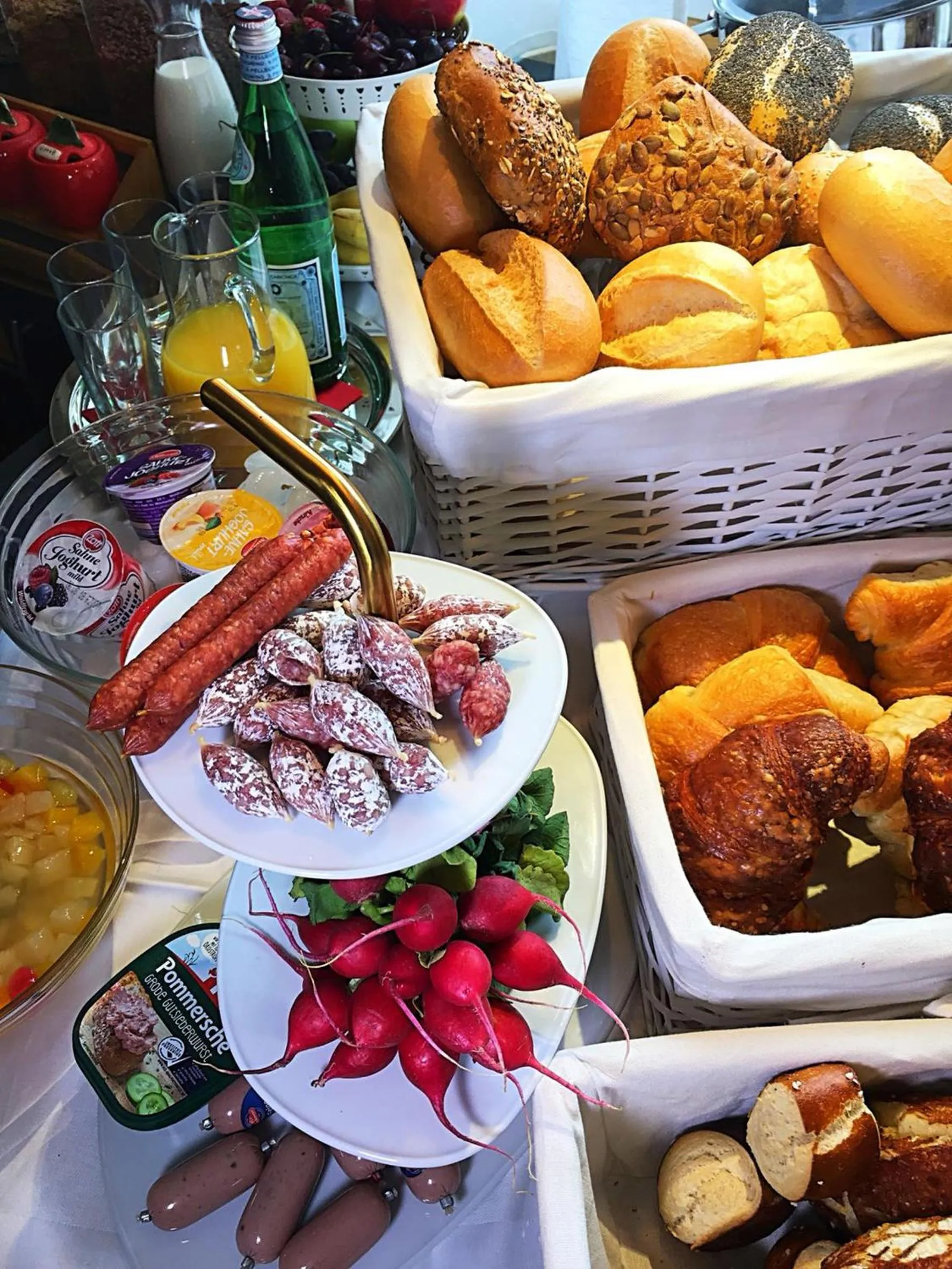 Buffet breakfast in Lilis kleines Hotel