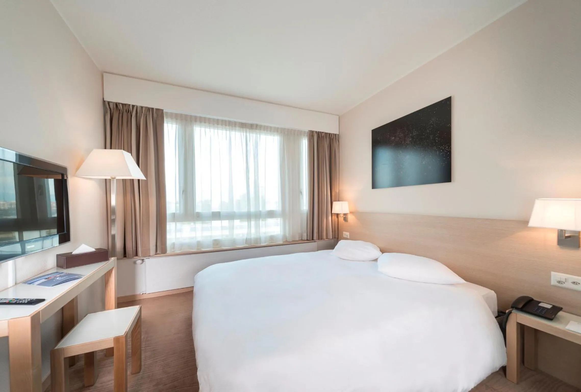 Bed in Starling Hôtel Résidence Genève