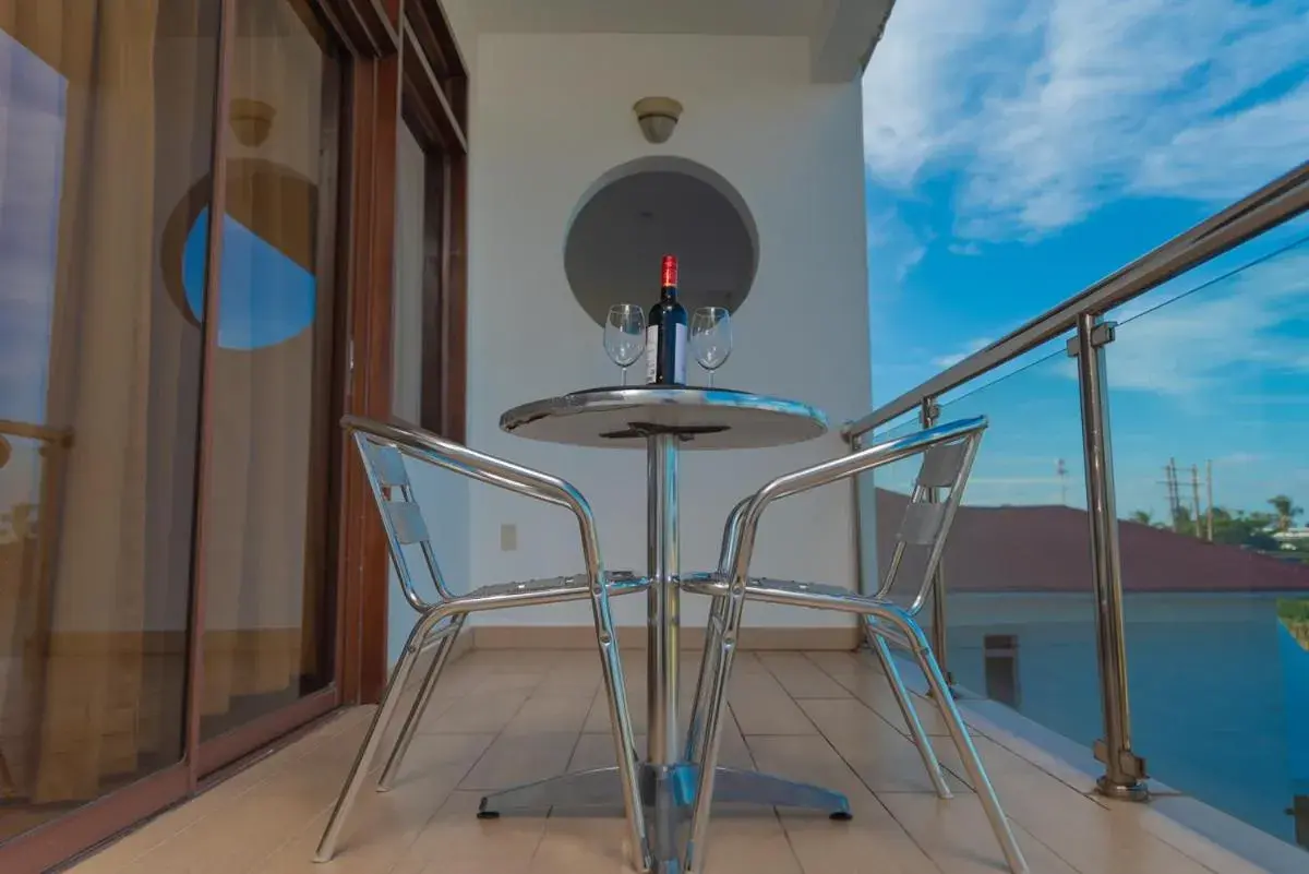 Executive Queen Room with Balcony in Herdmanston Lodge Hotel Executive Queen Room with Balcony in Herdmanston Lodge Hotel