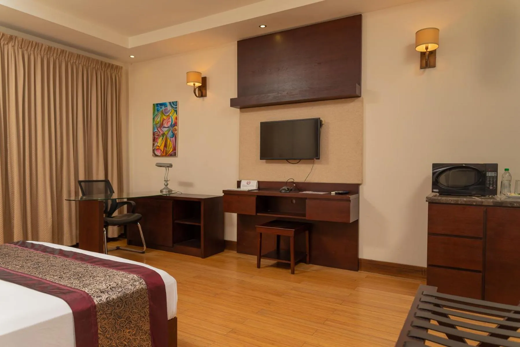 TV and multimedia in Herdmanston Lodge Hotel