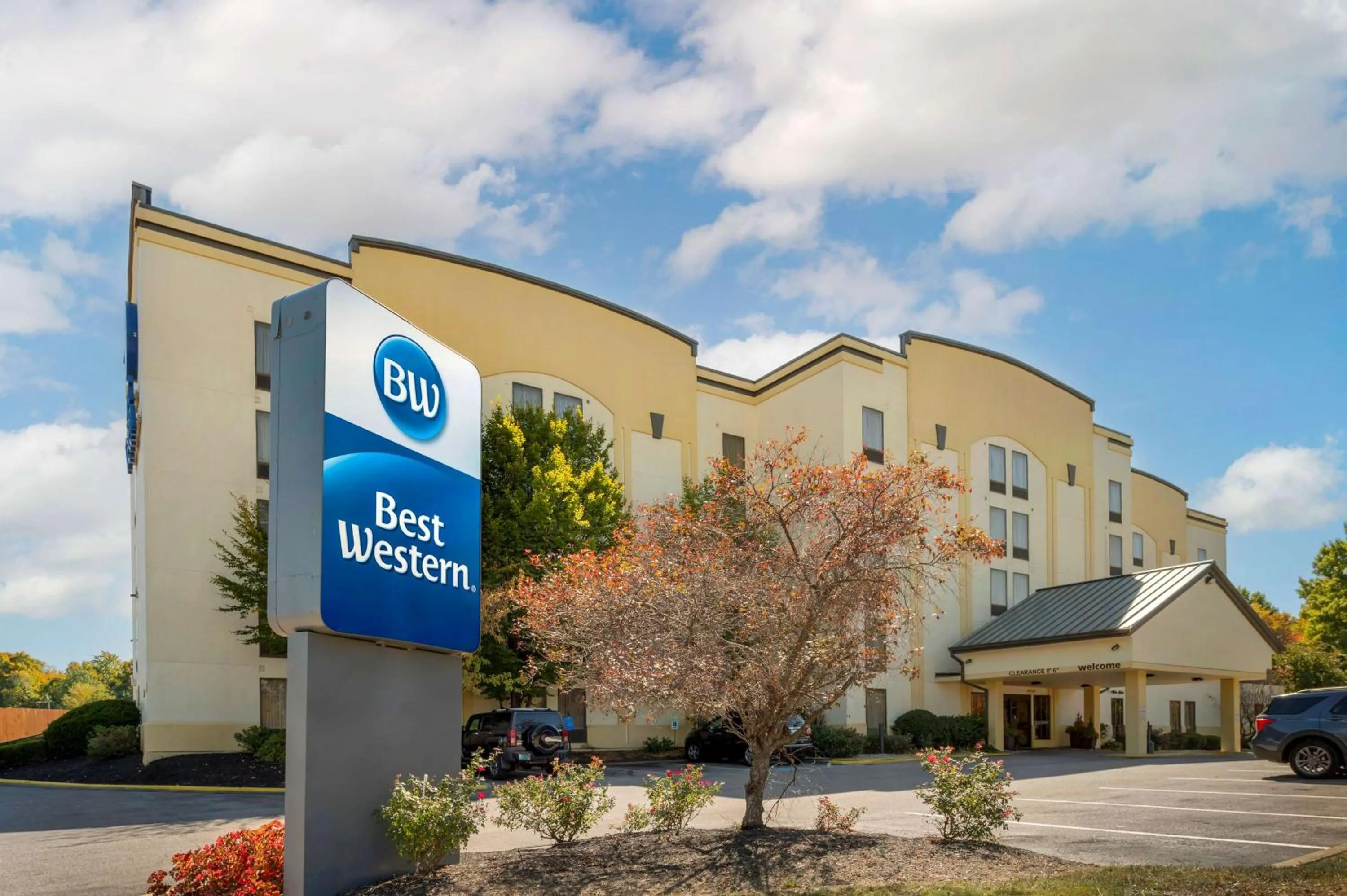 Property building in Best Western Louisville East Inn & Suites