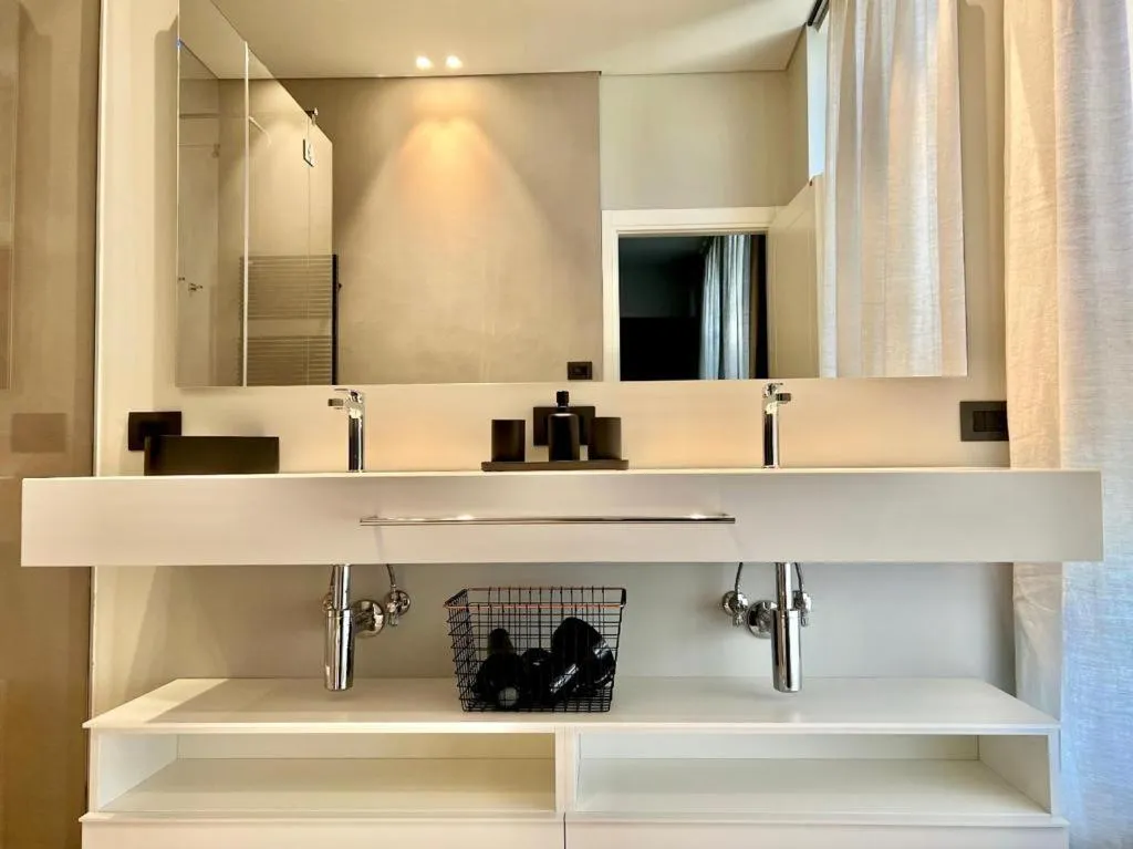 Shower in EDIT Lofts