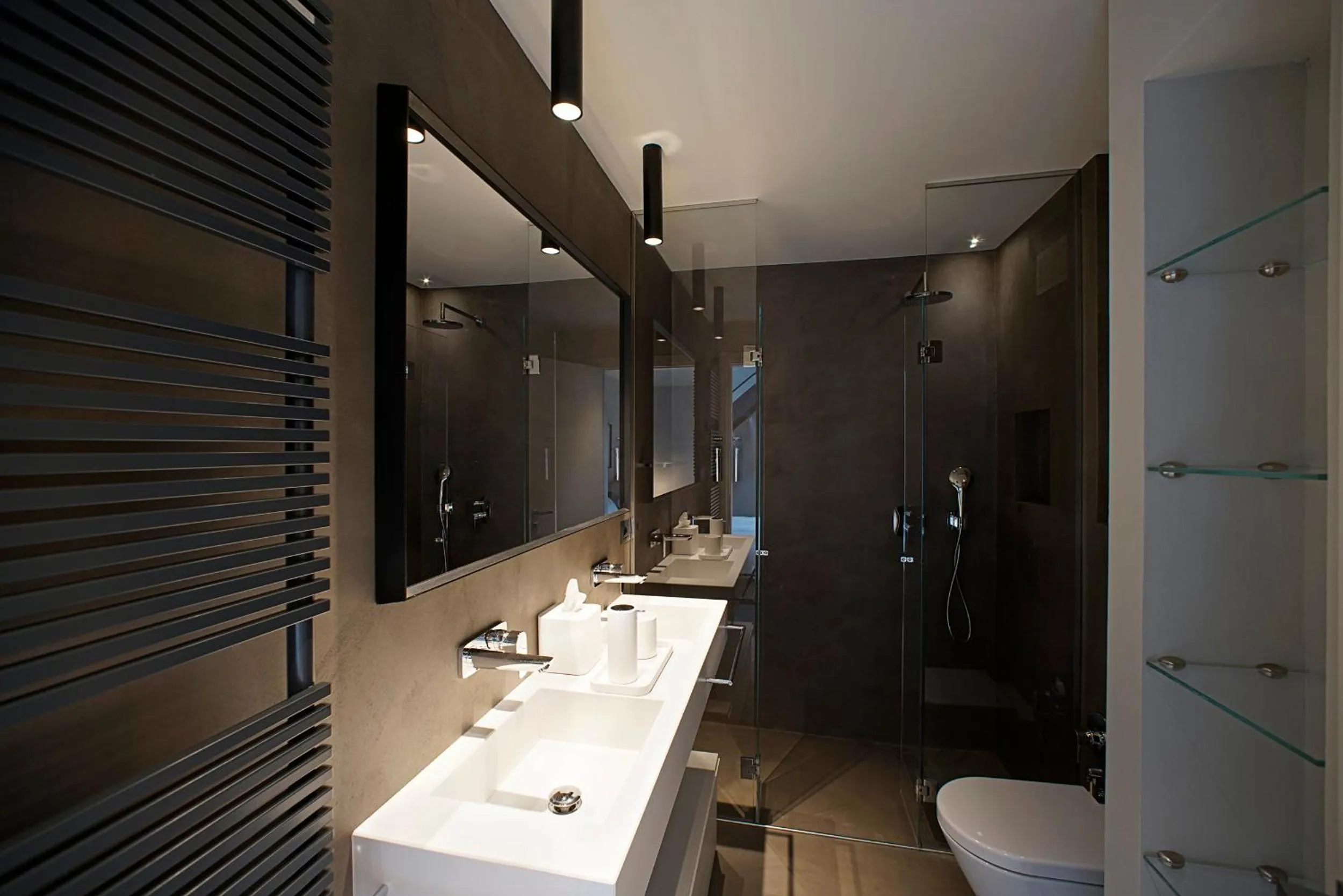 Shower in EDIT Lofts