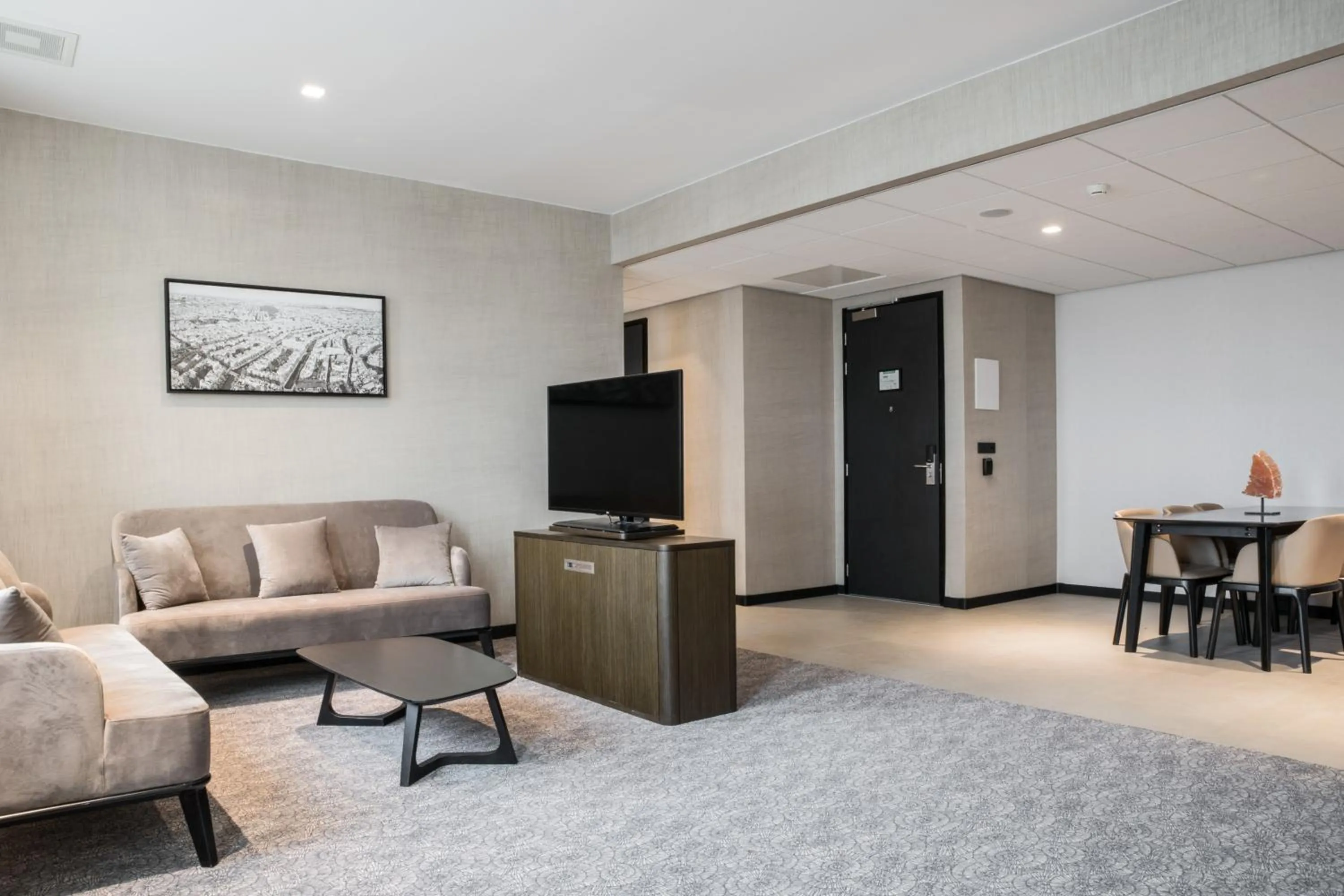 TV and multimedia in Radisson Hotel & Suites Amsterdam South