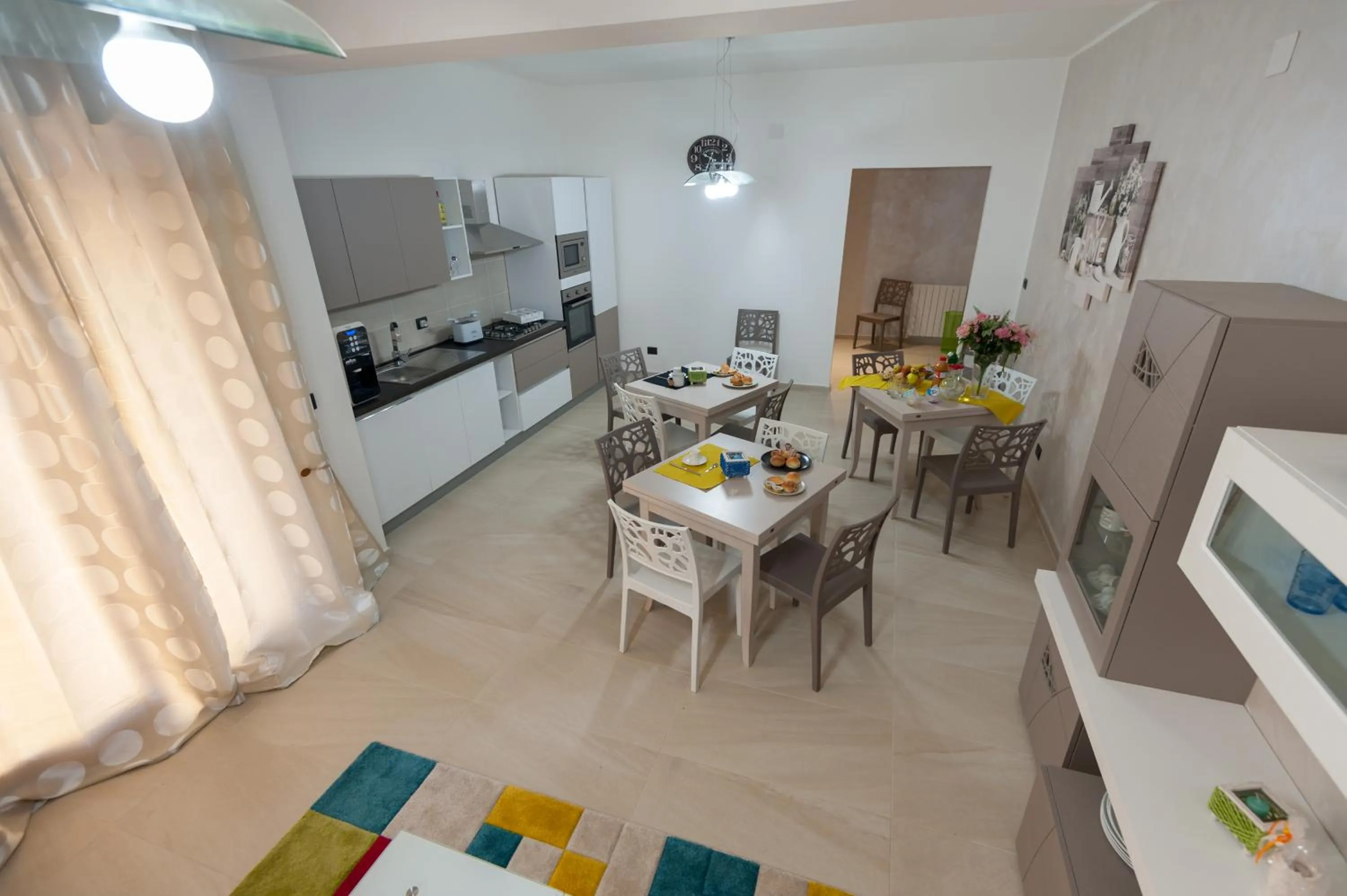 Communal lounge/ TV room in B&B Epipoli