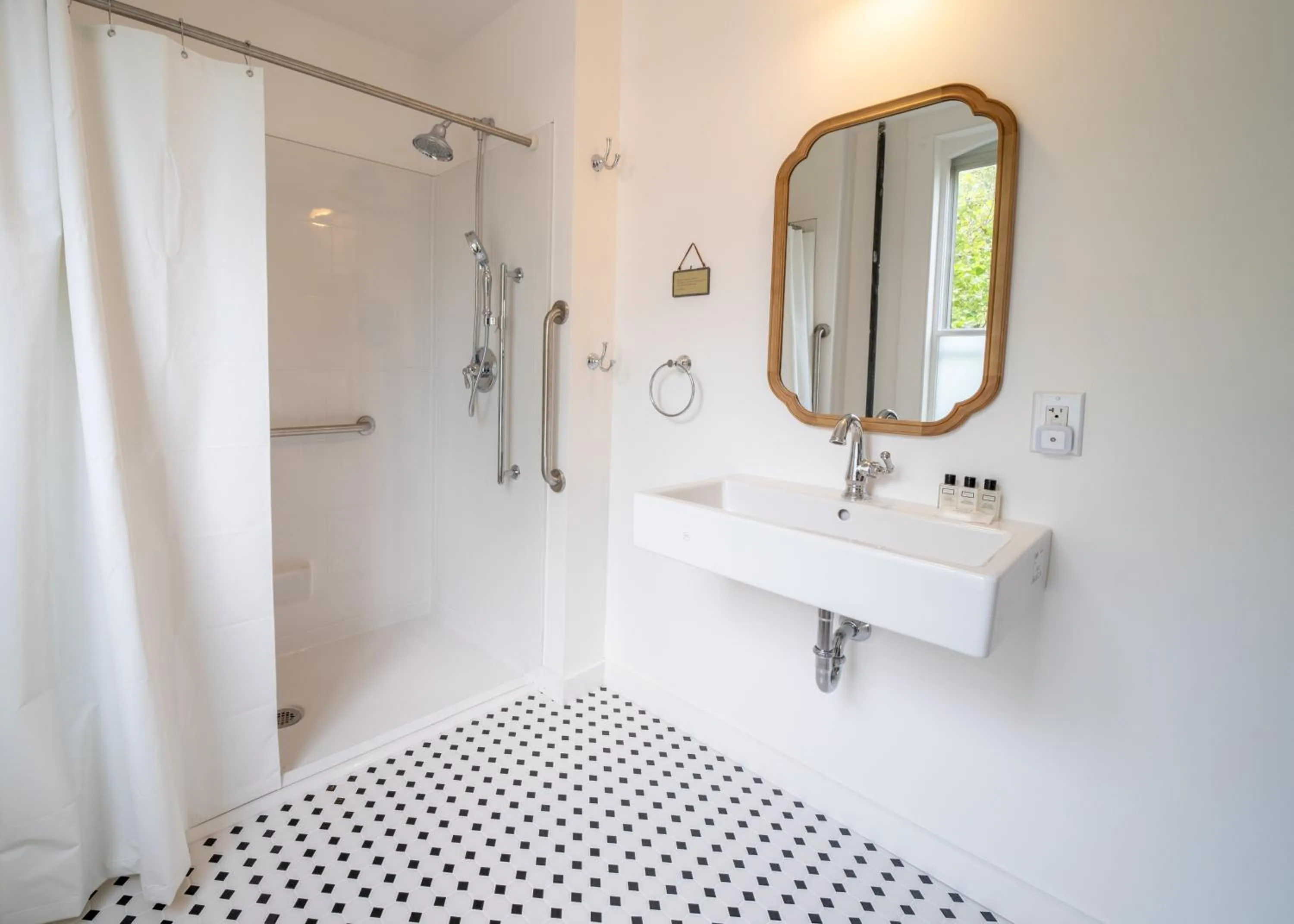 Shower in Twin Gables of Woodstock