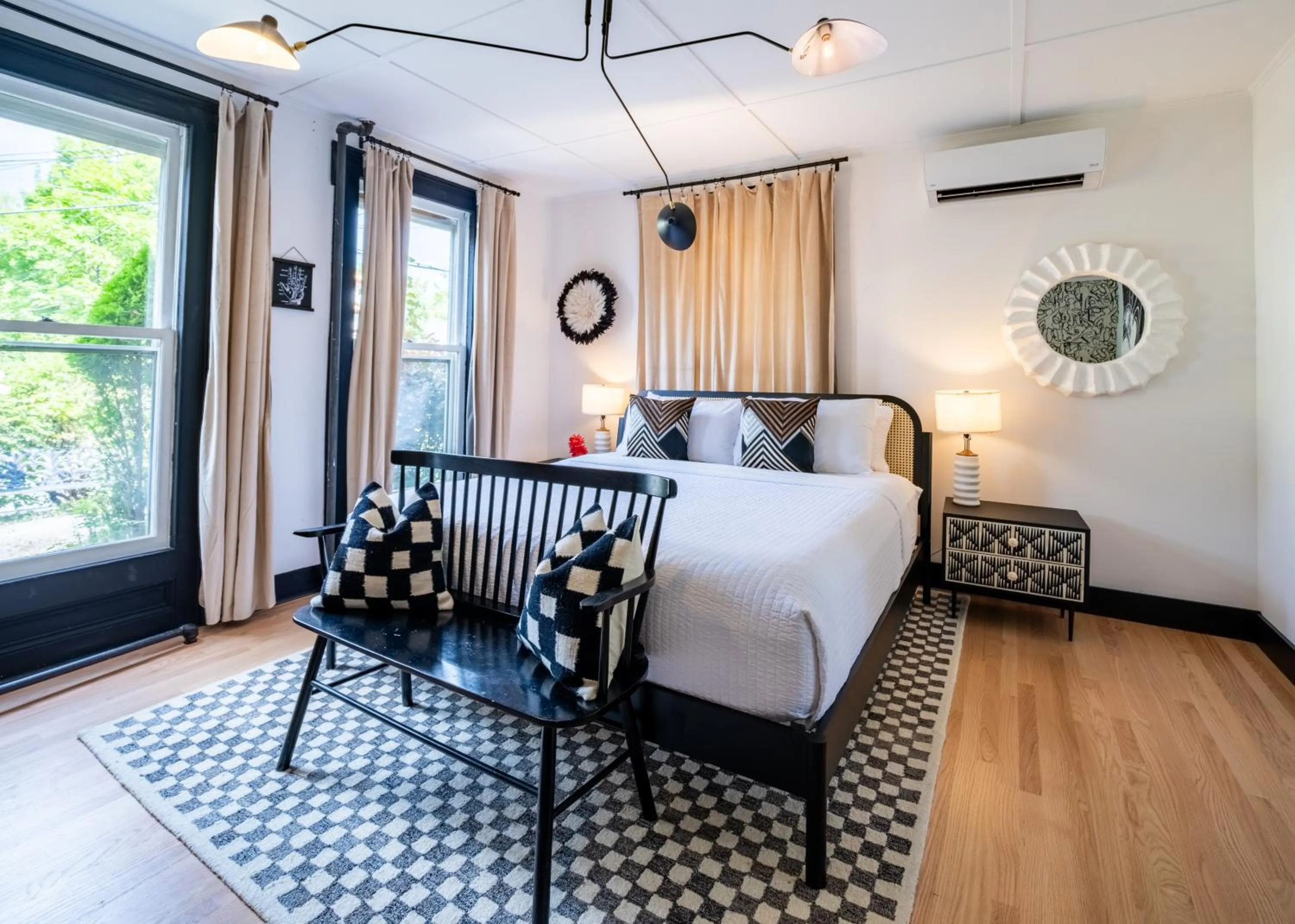 Bedroom, Bed in Twin Gables of Woodstock