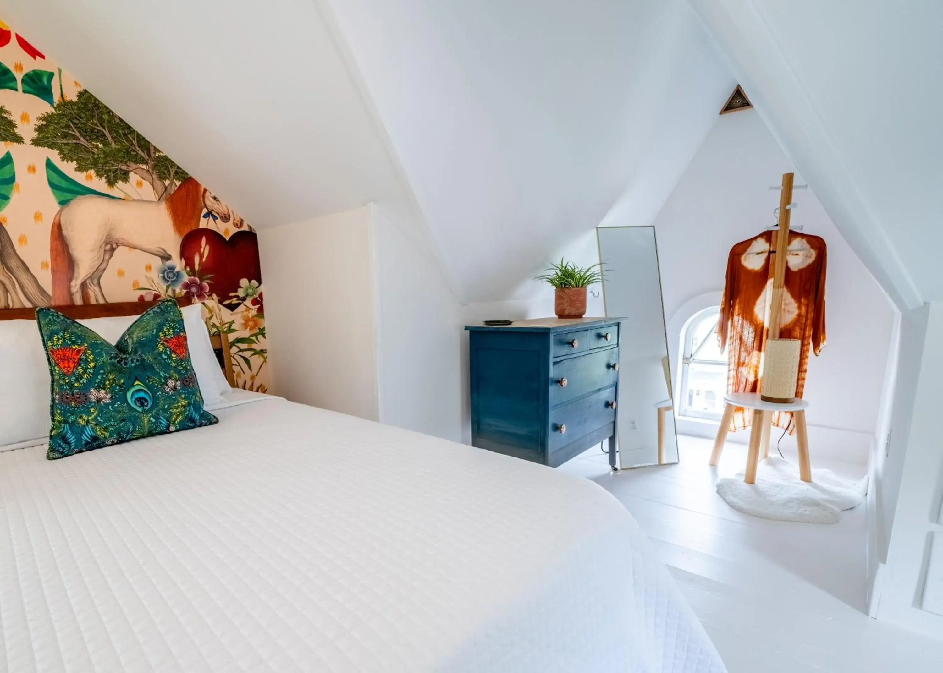 King Room in Twin Gables of Woodstock King Room in Twin Gables of Woodstock