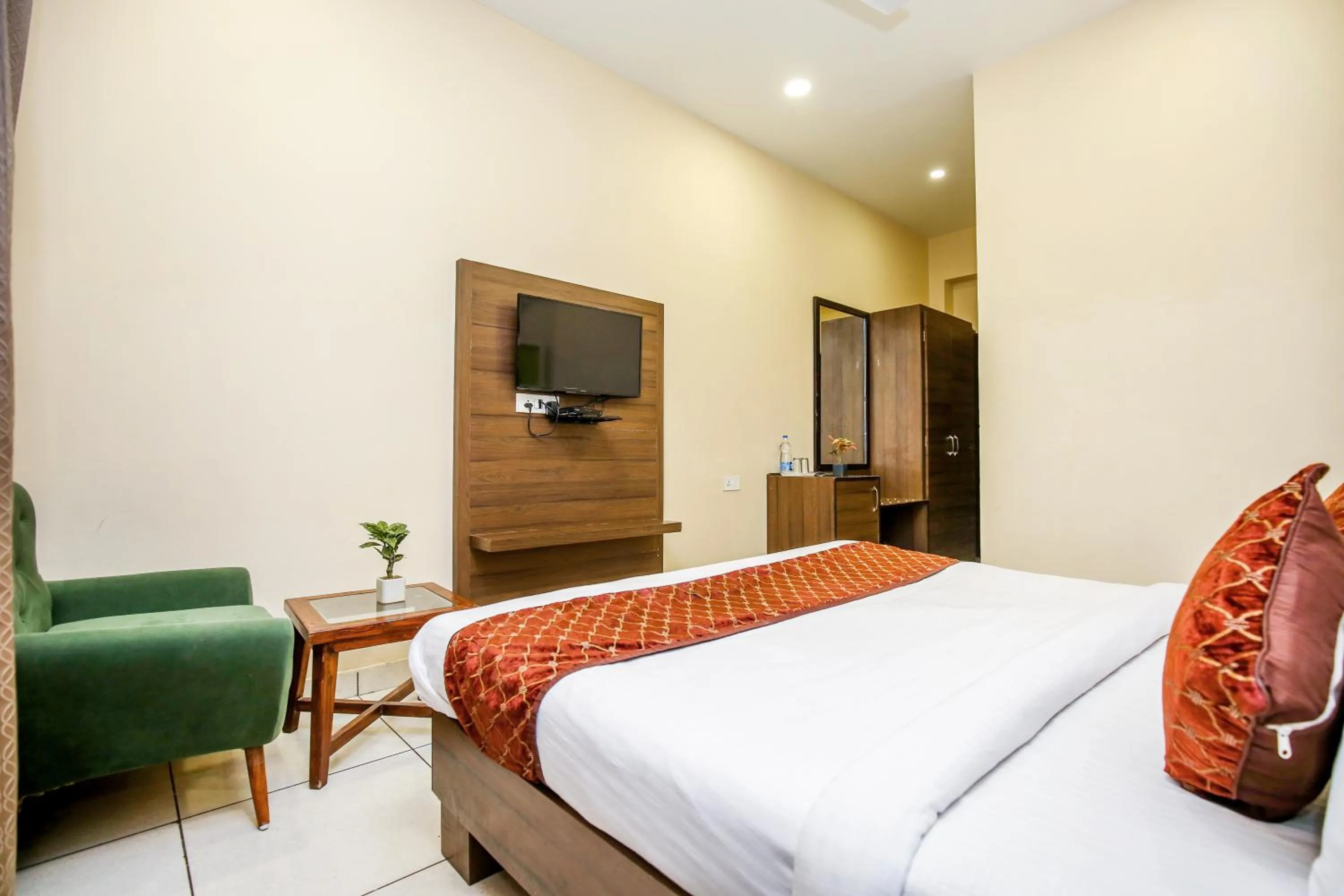 Bed in Hotel Karan Residency - 5 Min Walk From Golden Temple