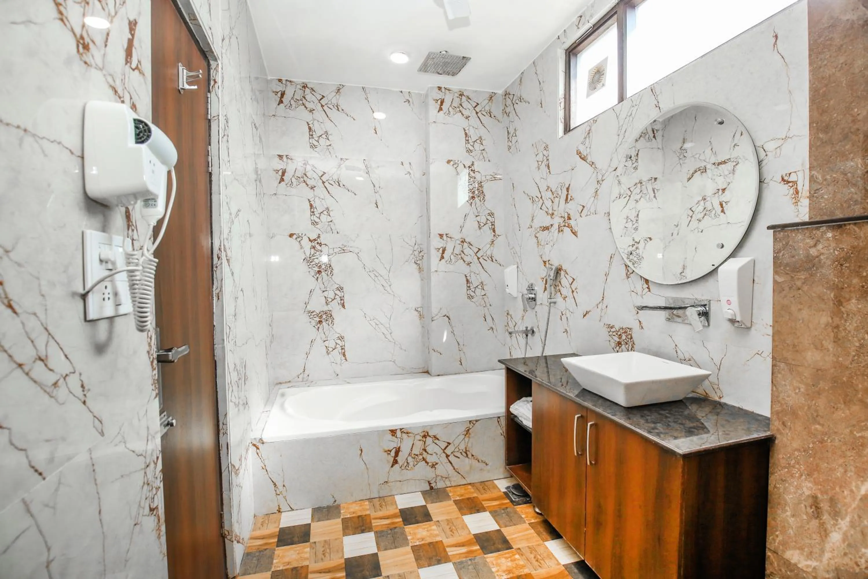Shower in Hotel Karan Residency - 5 Min Walk From Golden Temple