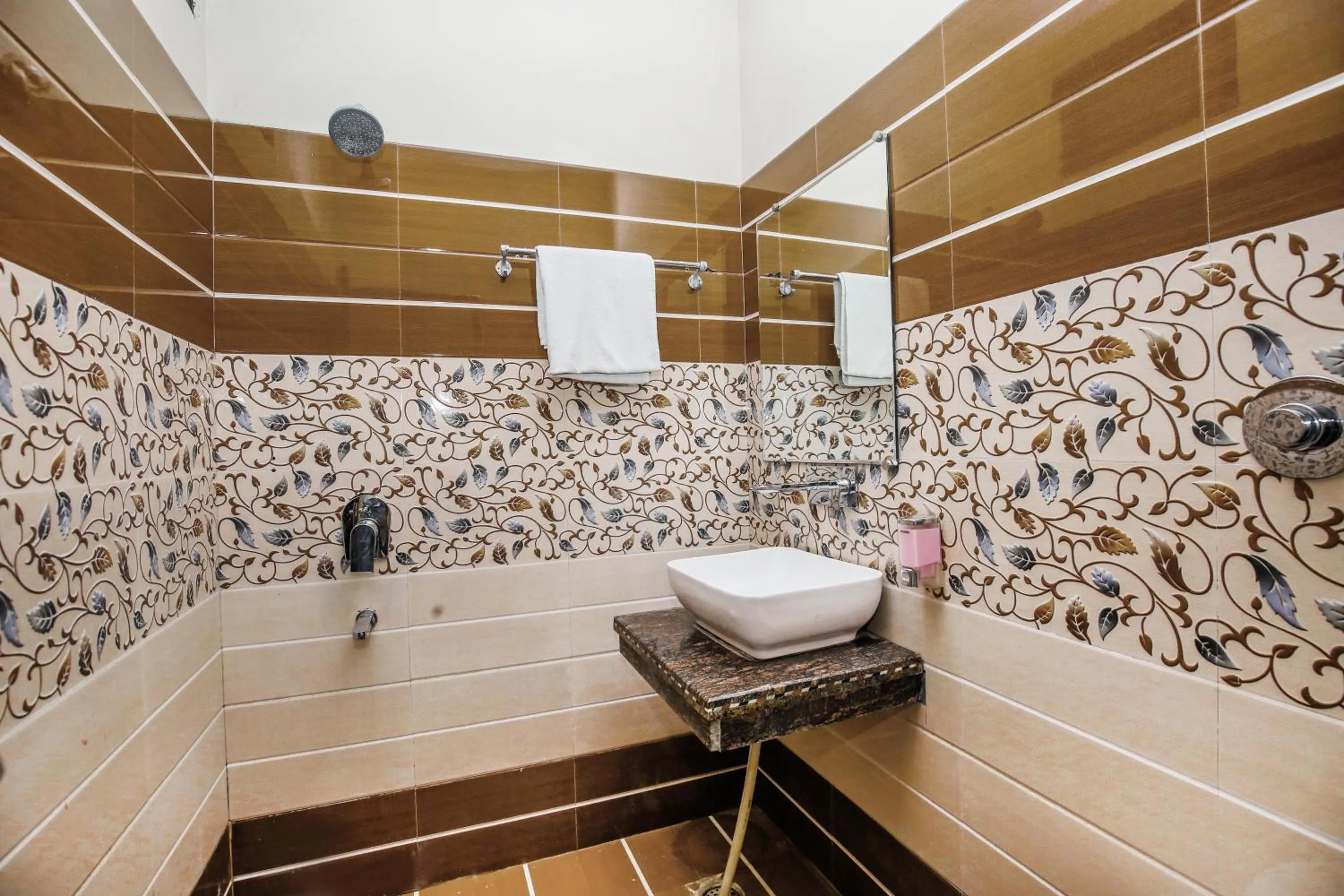 Shower in Hotel Karan Residency - 5 Min Walk From Golden Temple