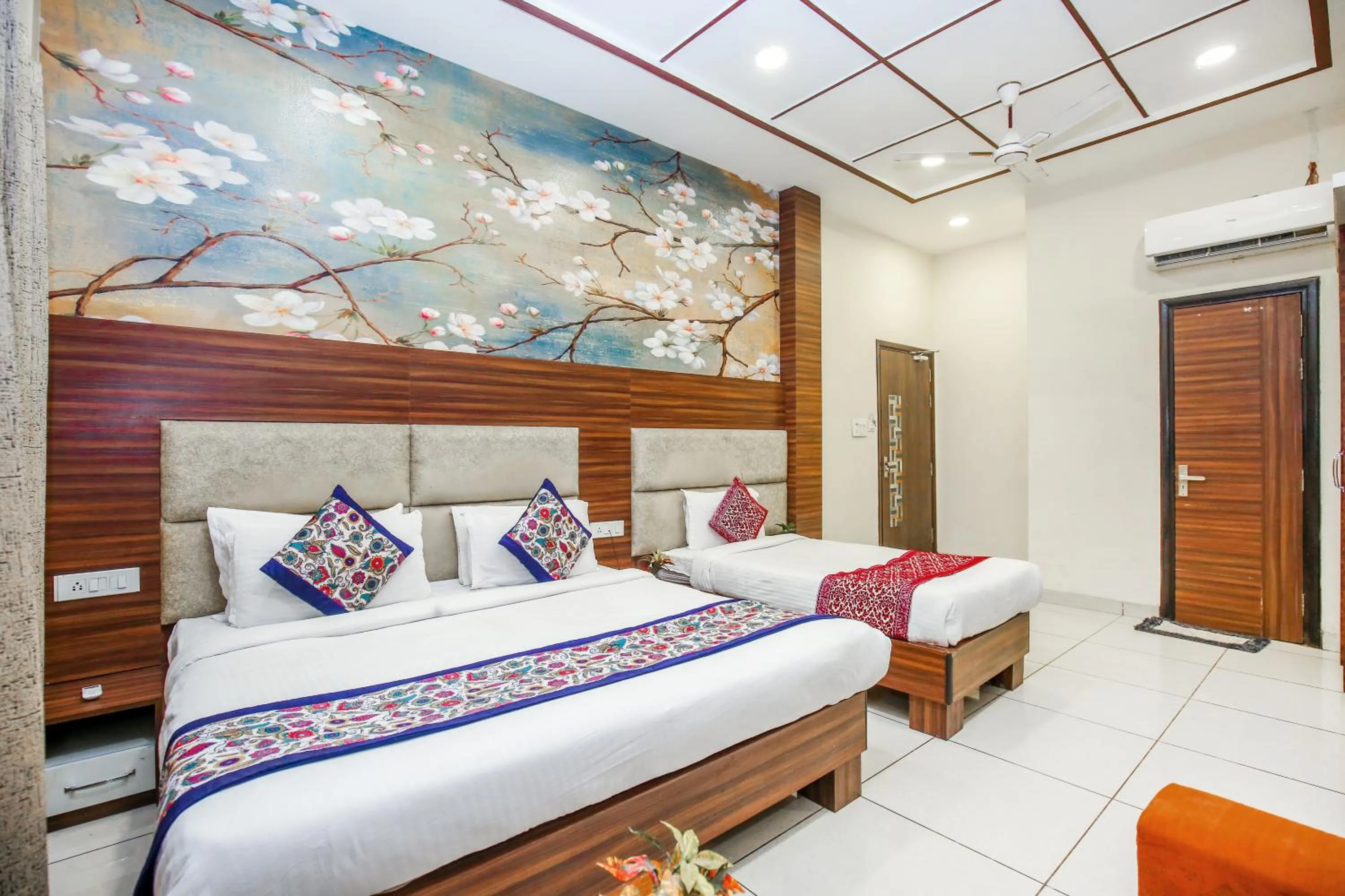 Bed in Hotel Karan Residency - 5 Min Walk From Golden Temple