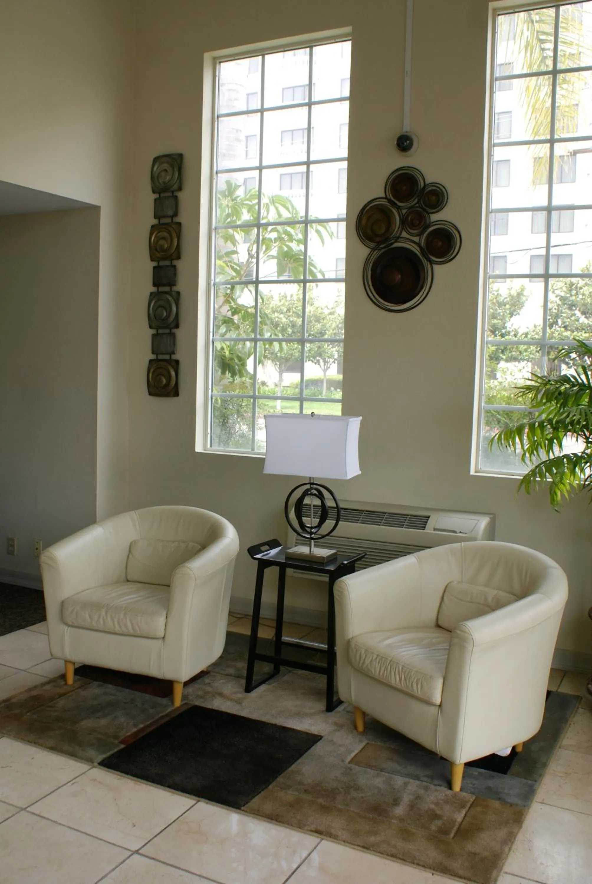 Lobby or reception in Queens Inn Anaheim