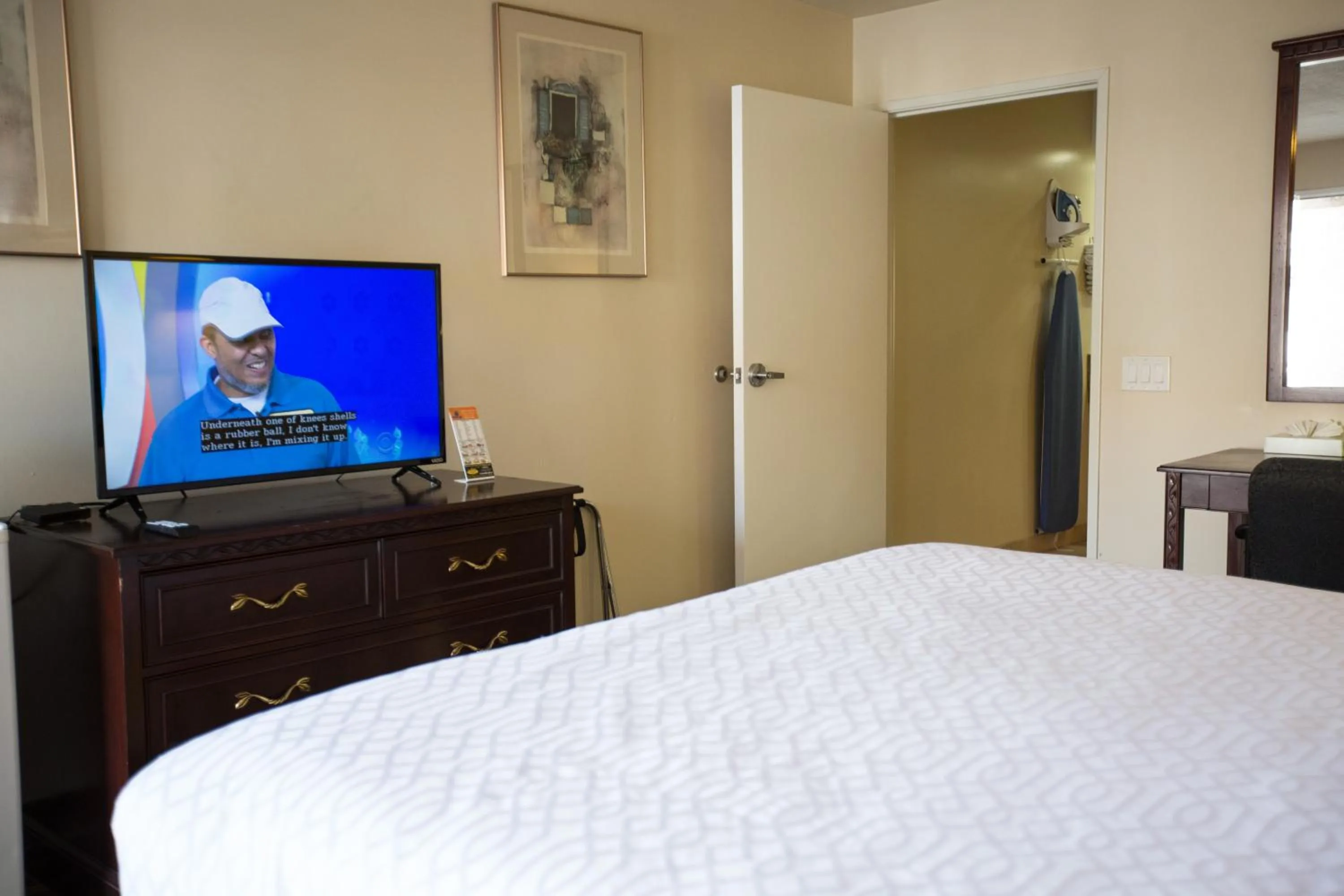 Bed in Queens Inn Anaheim