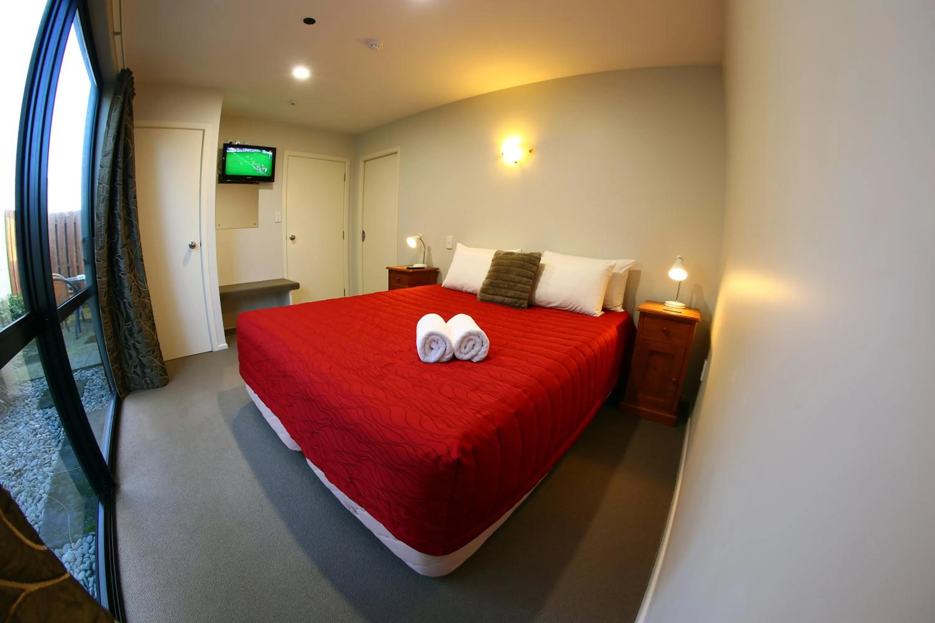 Bedroom, Bed in Heritage Court Lodge Oamaru