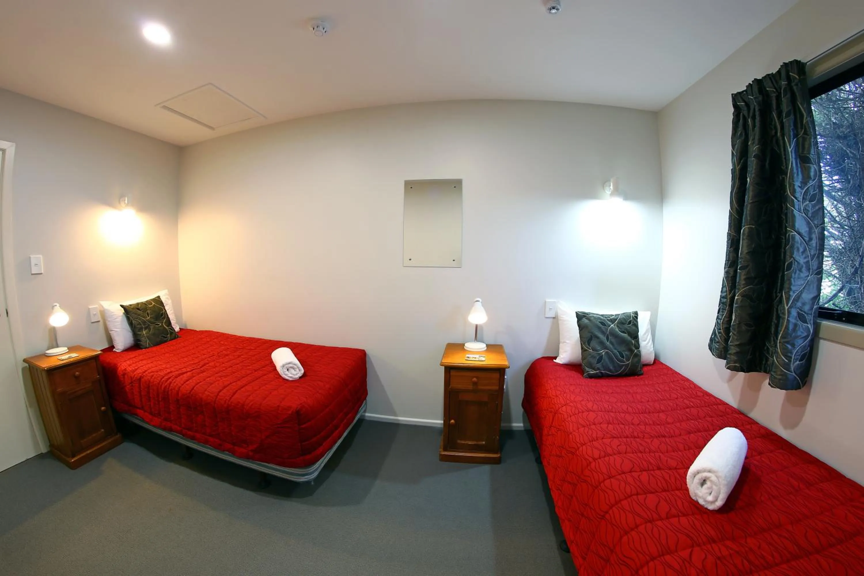 Bedroom, Bed in Heritage Court Lodge Oamaru