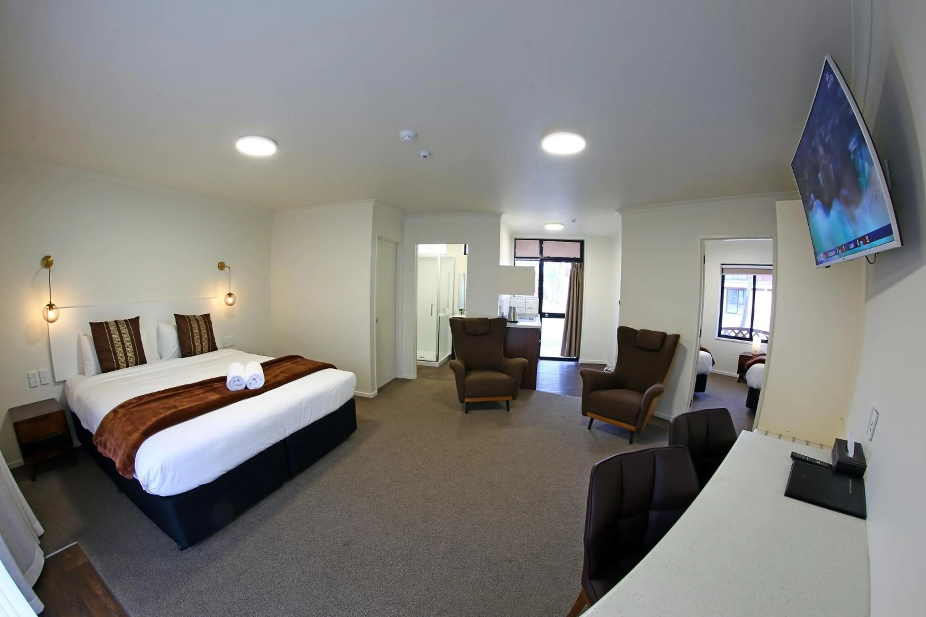 Photo of the whole room, Bed in Heritage Court Lodge Oamaru