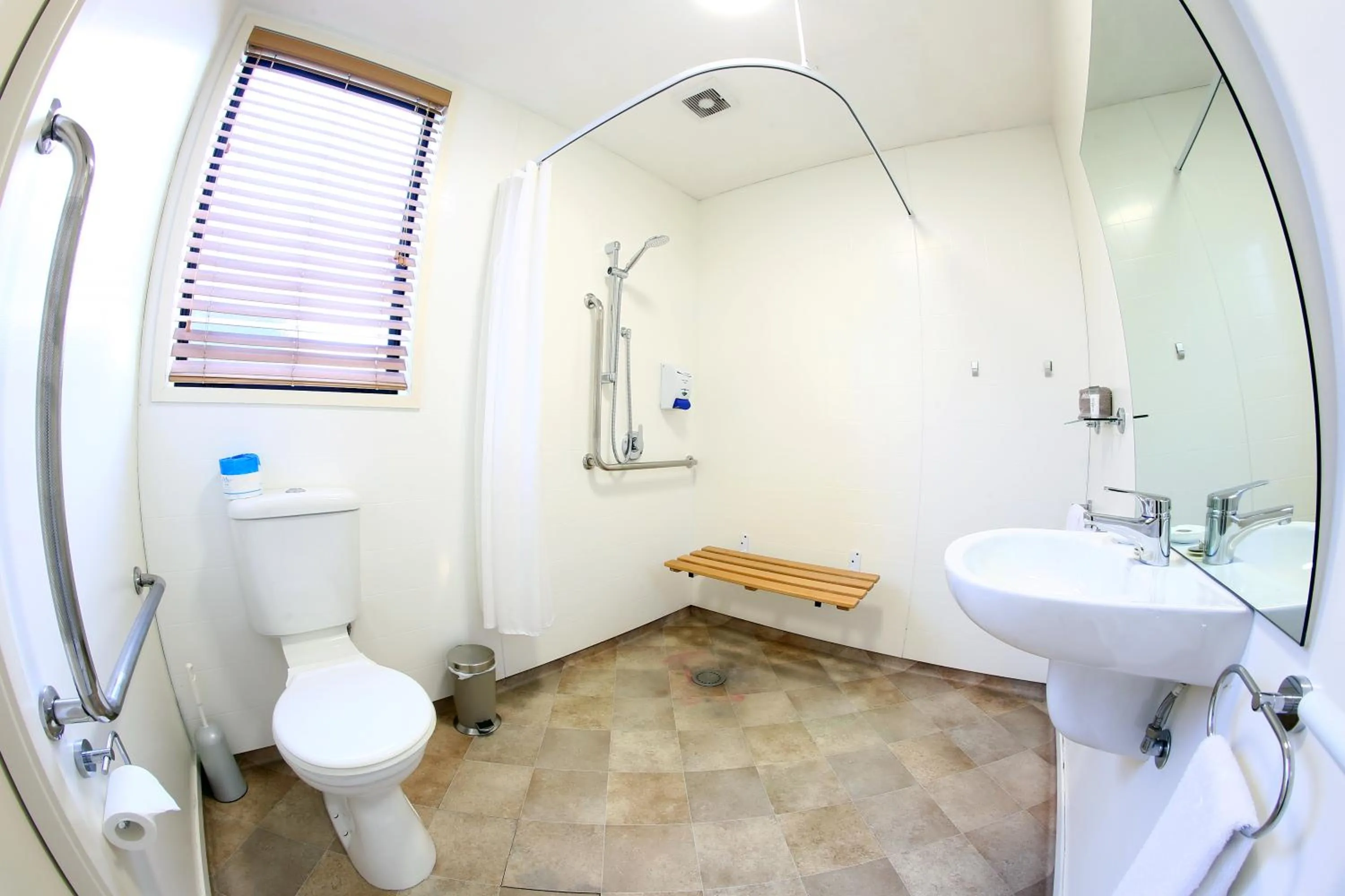 Bathroom in Heritage Court Lodge Oamaru