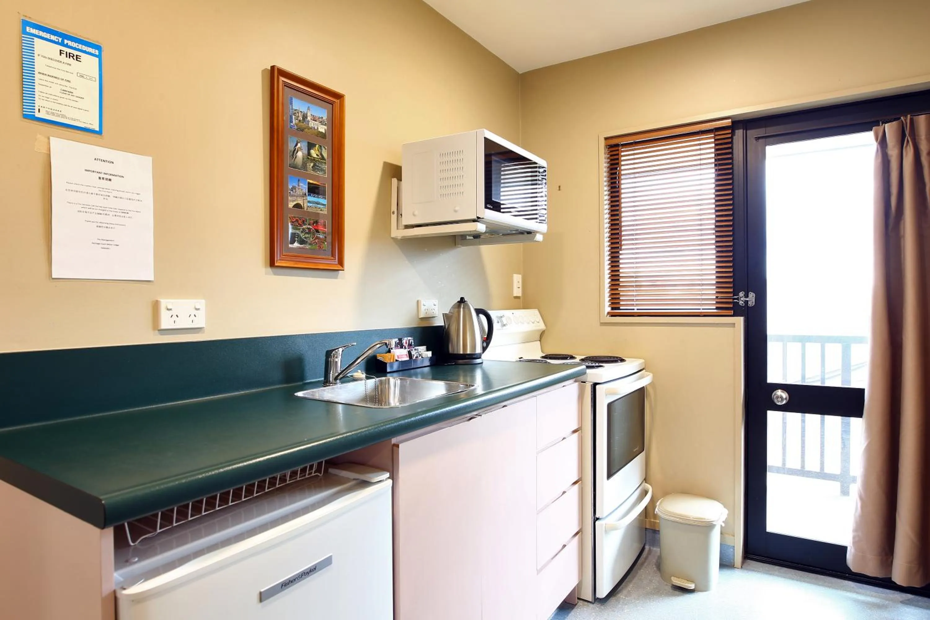 Kitchen or kitchenette in Heritage Court Lodge Oamaru