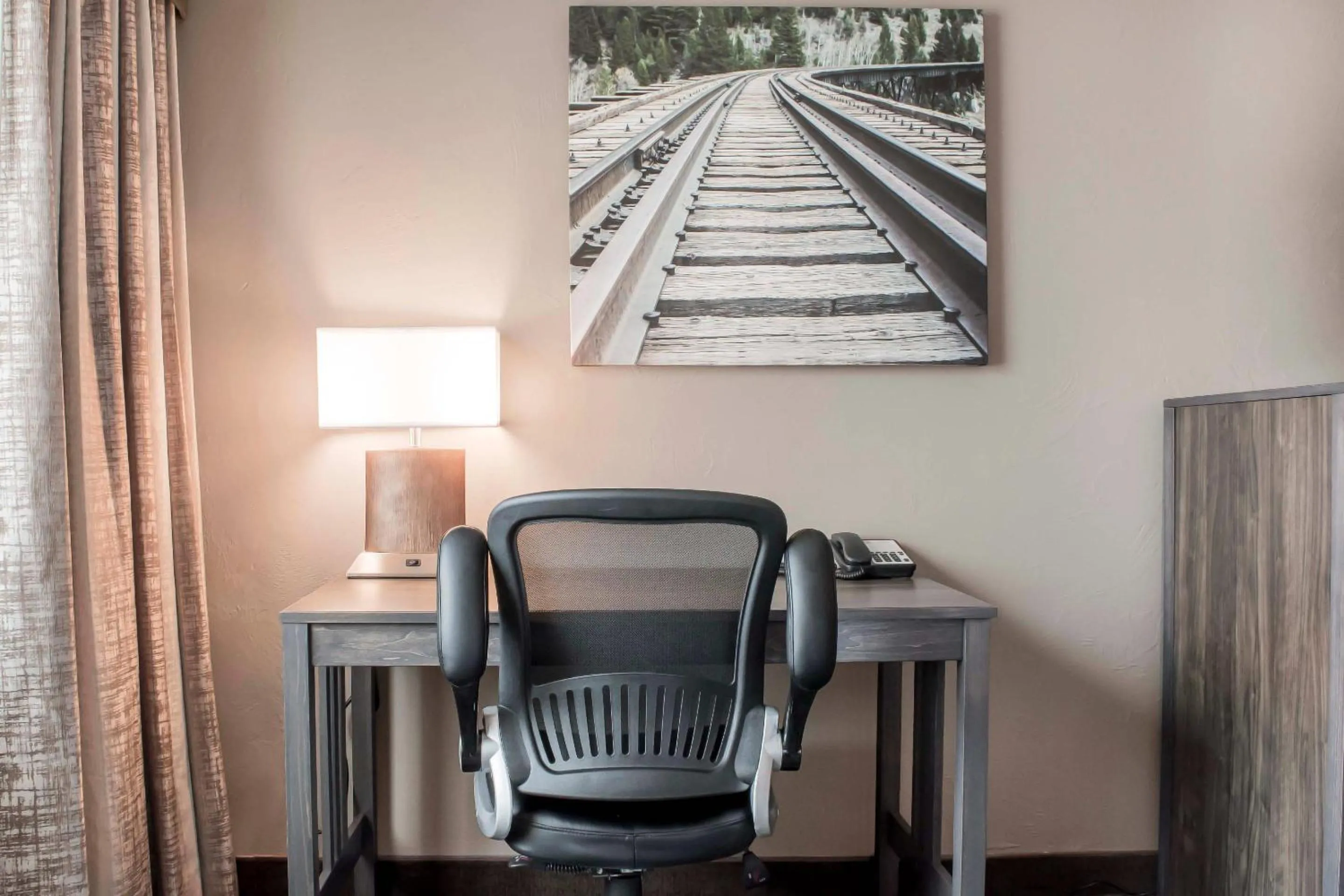 Bedroom in Copper King Convention Center, an Ascend Collection Hotel