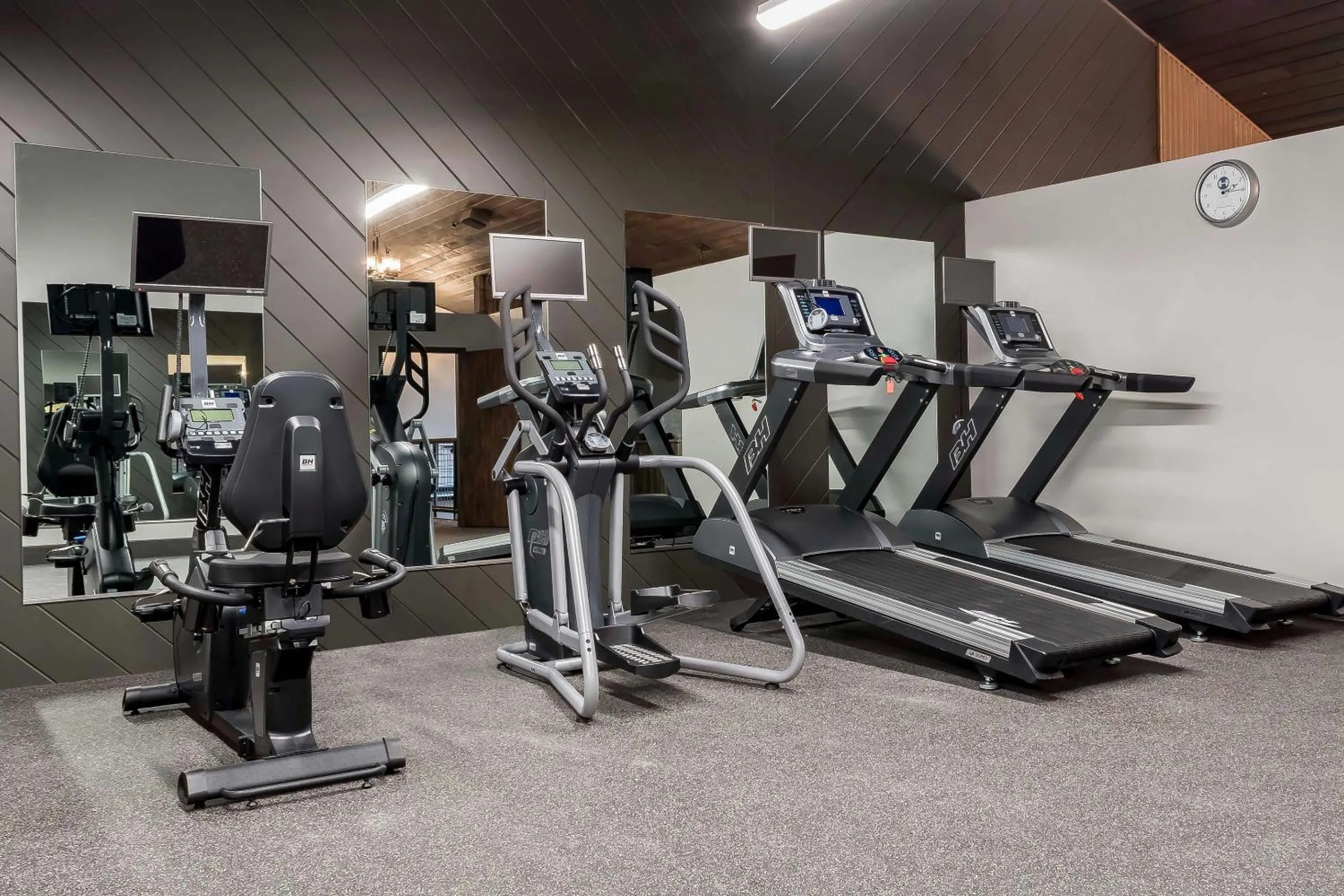 Fitness centre/facilities in Copper King Convention Center, an Ascend Collection Hotel