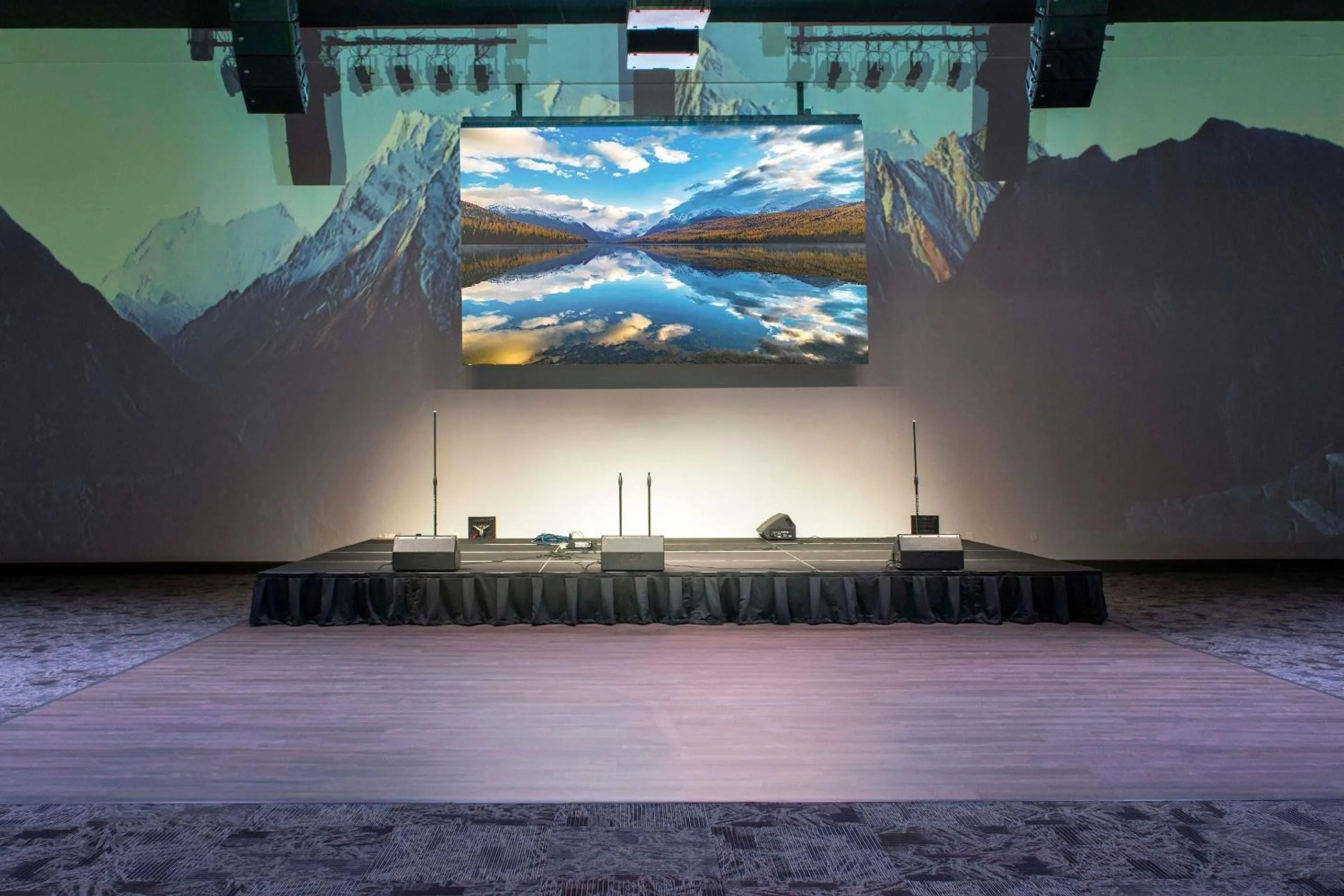 Meeting/conference room in Copper King Convention Center, an Ascend Collection Hotel