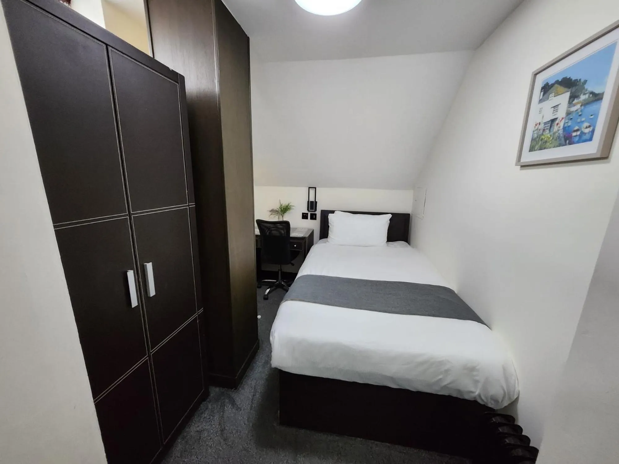 Bed in The Royale Chulan Hyde Park Hotel