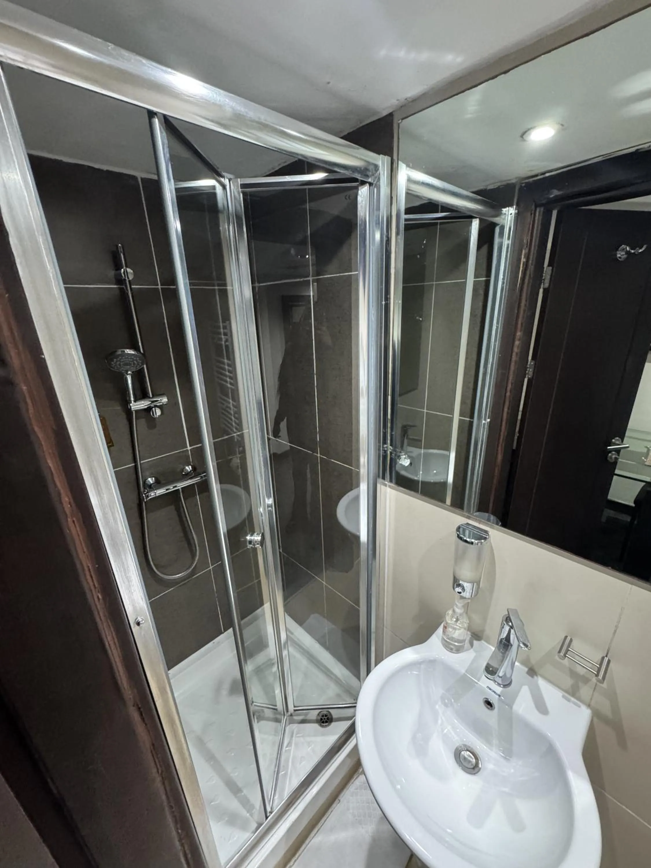 Shower in The Royale Chulan Hyde Park Hotel