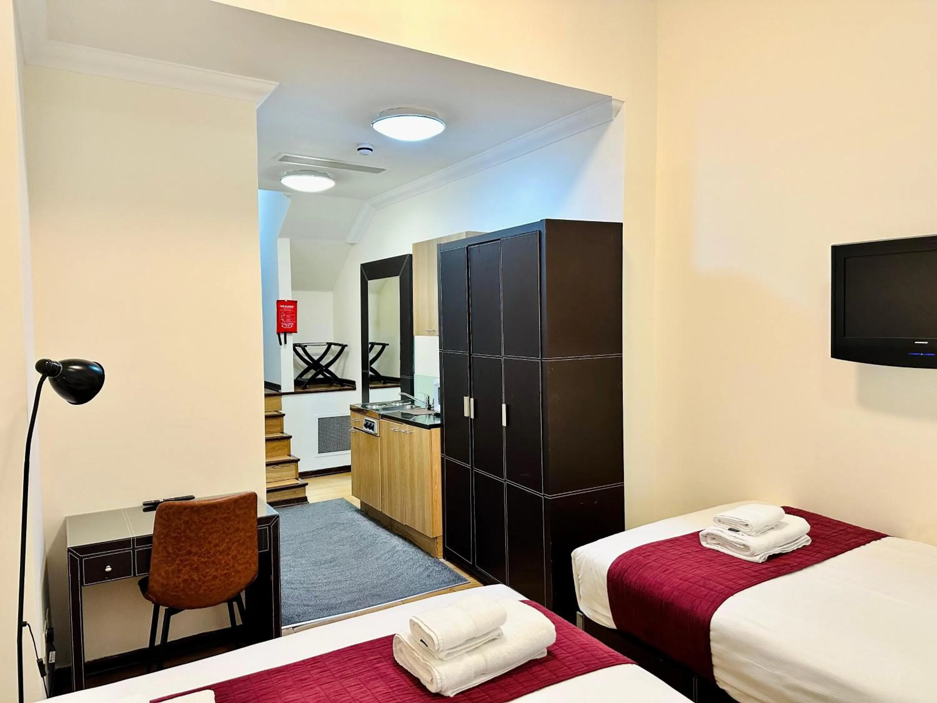 wardrobe, Bed in The Royale Chulan Hyde Park Hotel