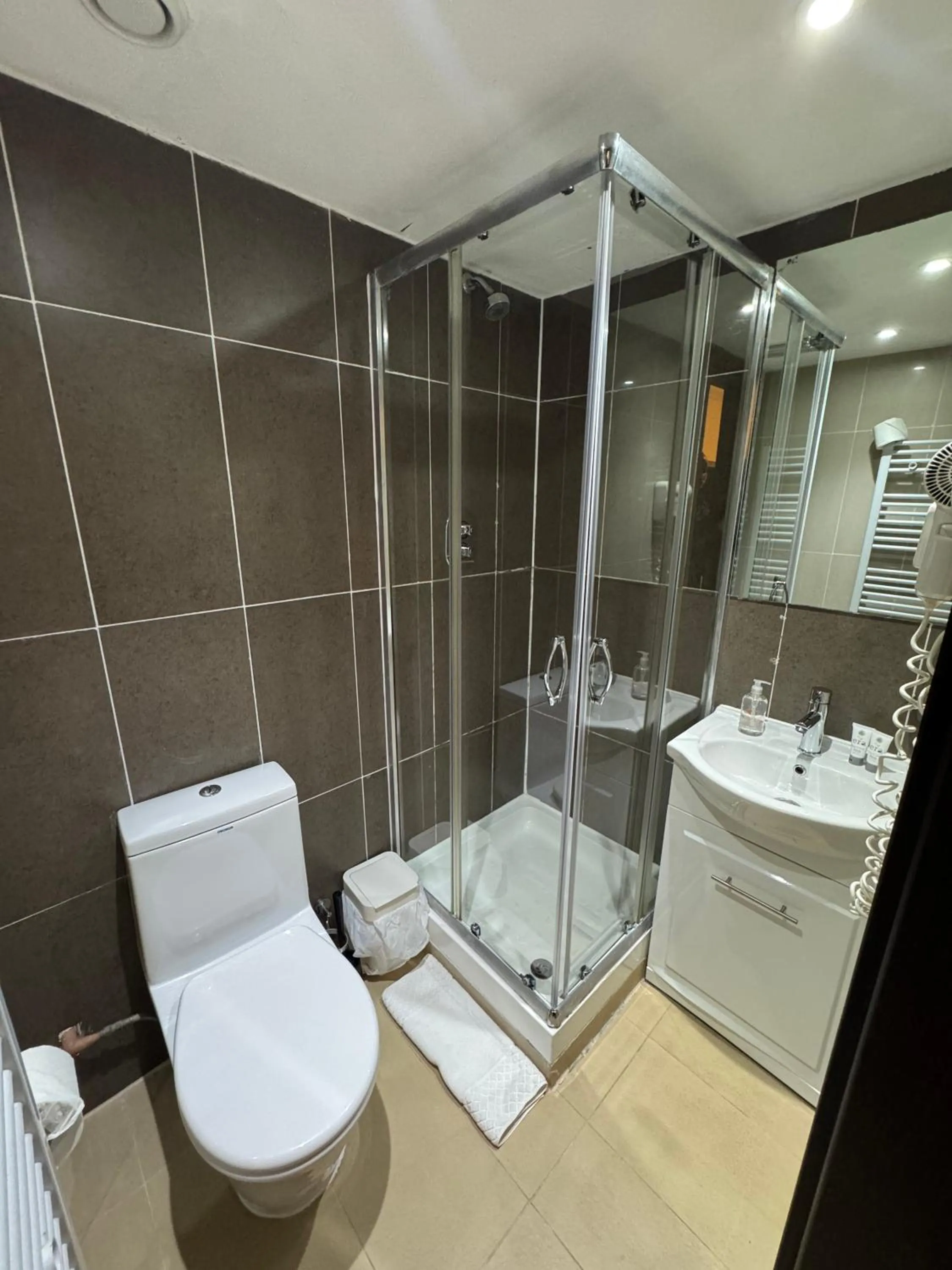 Bathroom in The Royale Chulan Hyde Park Hotel