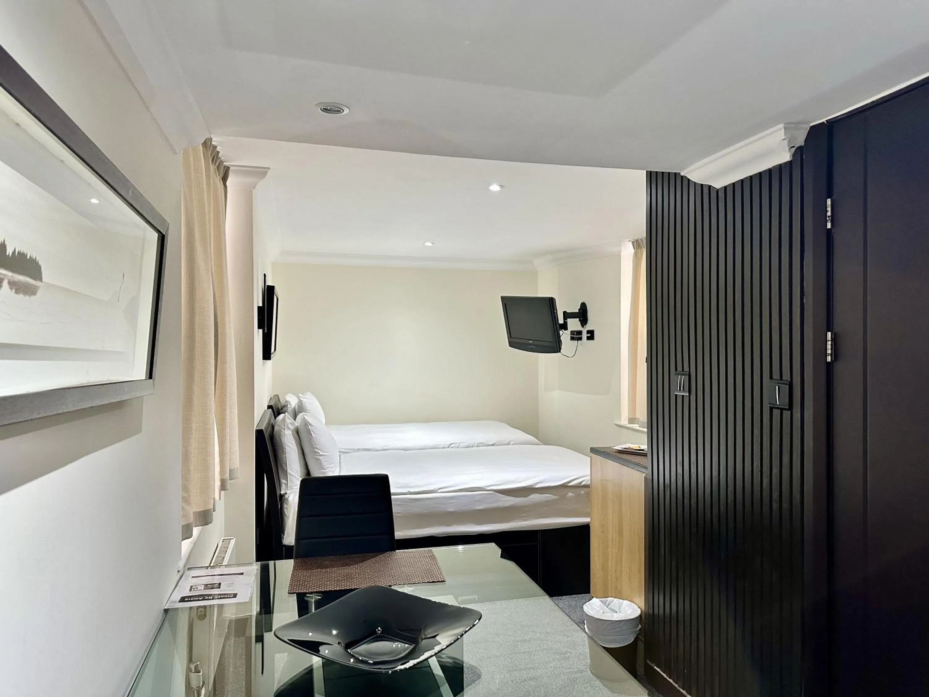 Bed in The Royale Chulan Hyde Park Hotel