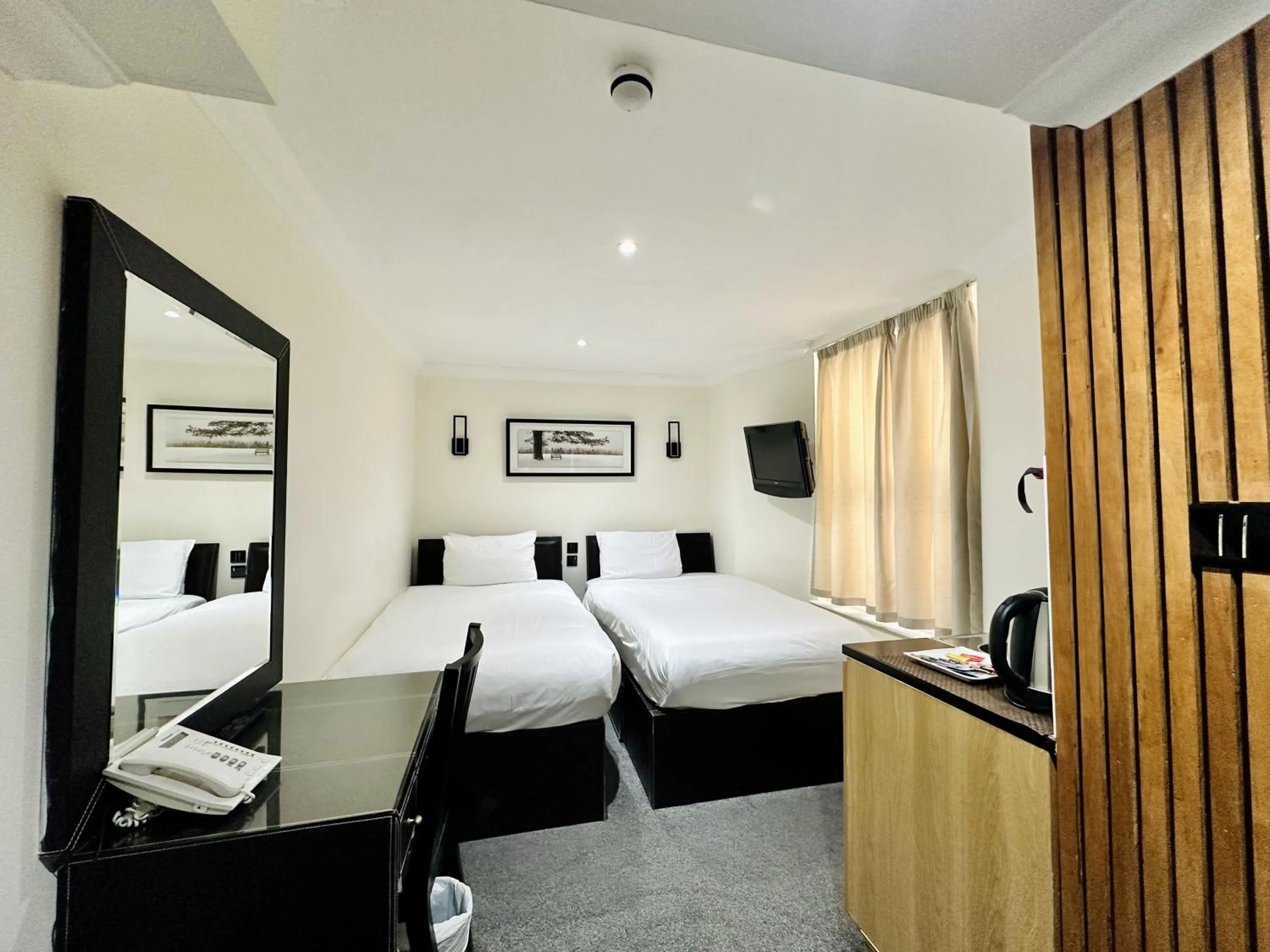 Bed in The Royale Chulan Hyde Park Hotel